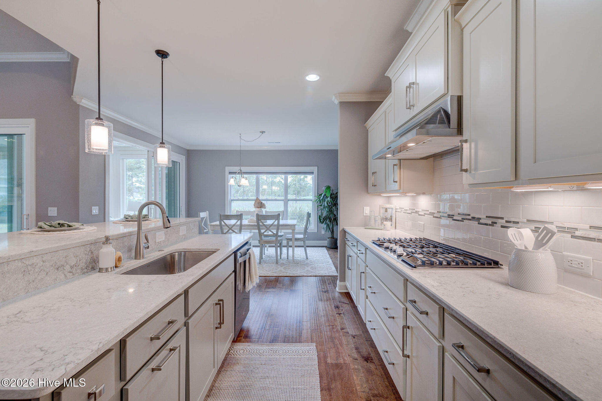 100558232 | Photo 15