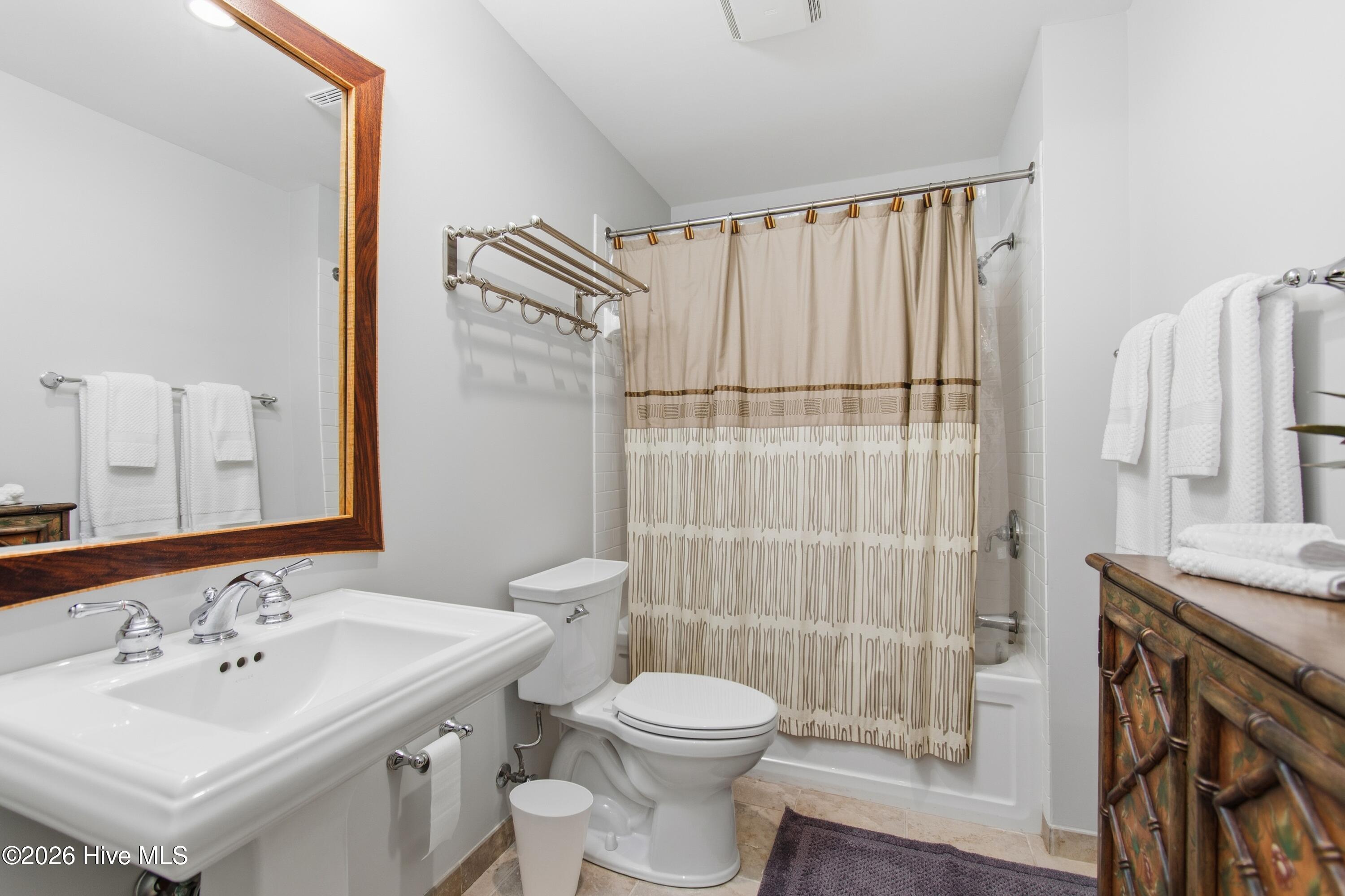 100551357 | Photo 35