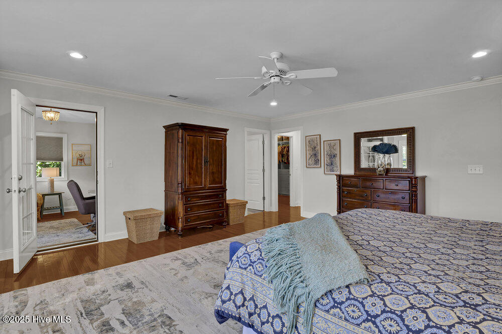 100531667 | Photo 33