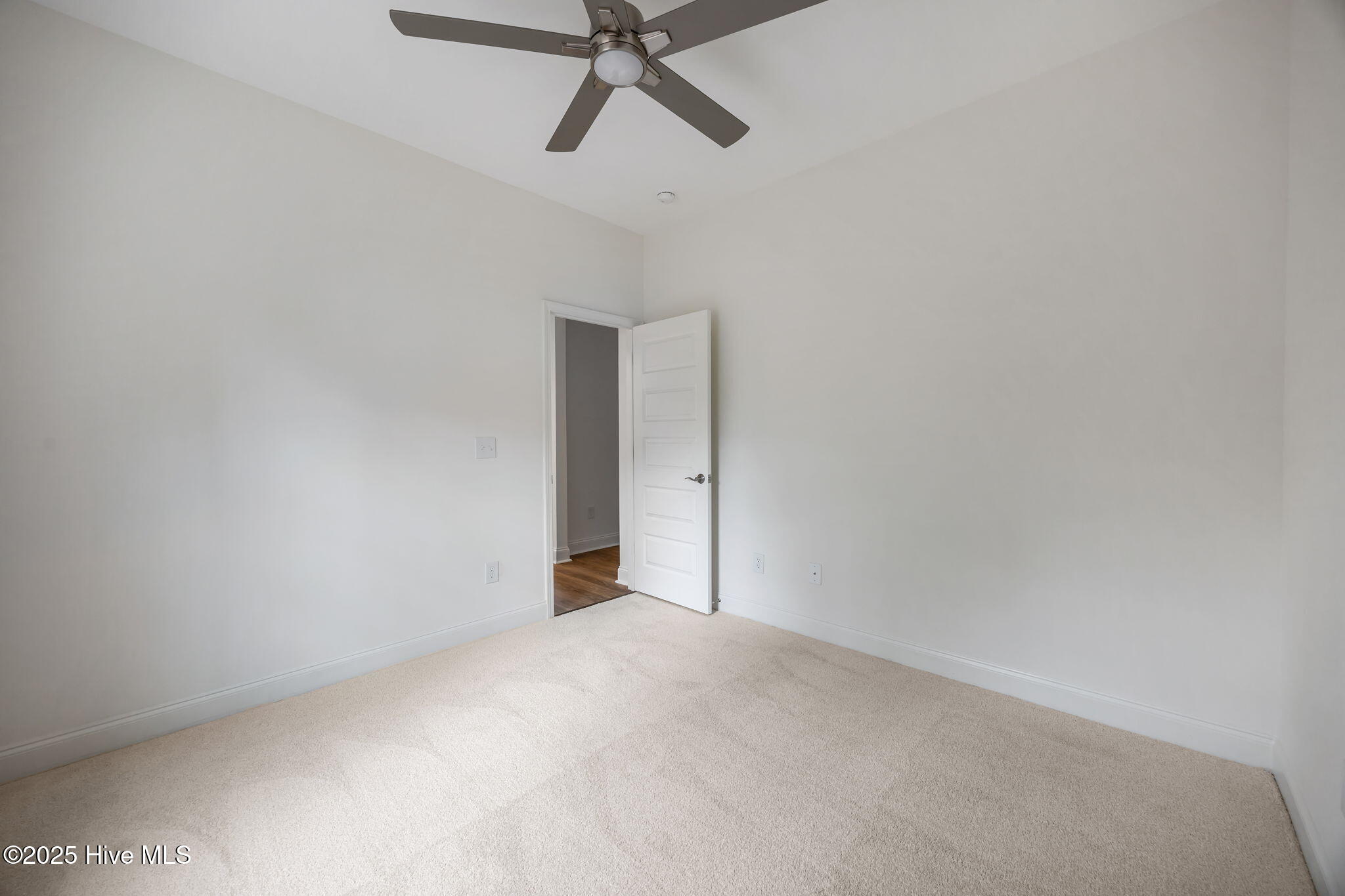 100528591 | Photo 21