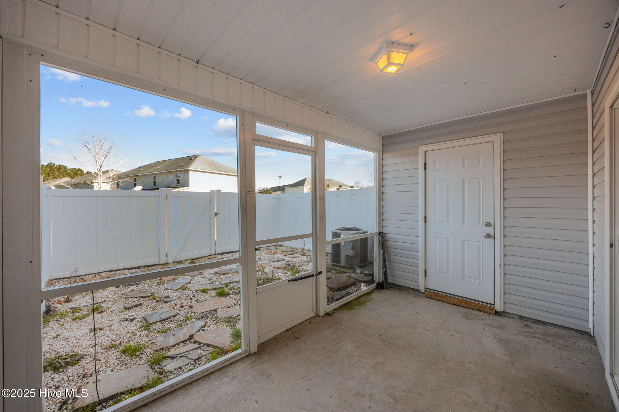 100545796 | Photo 21