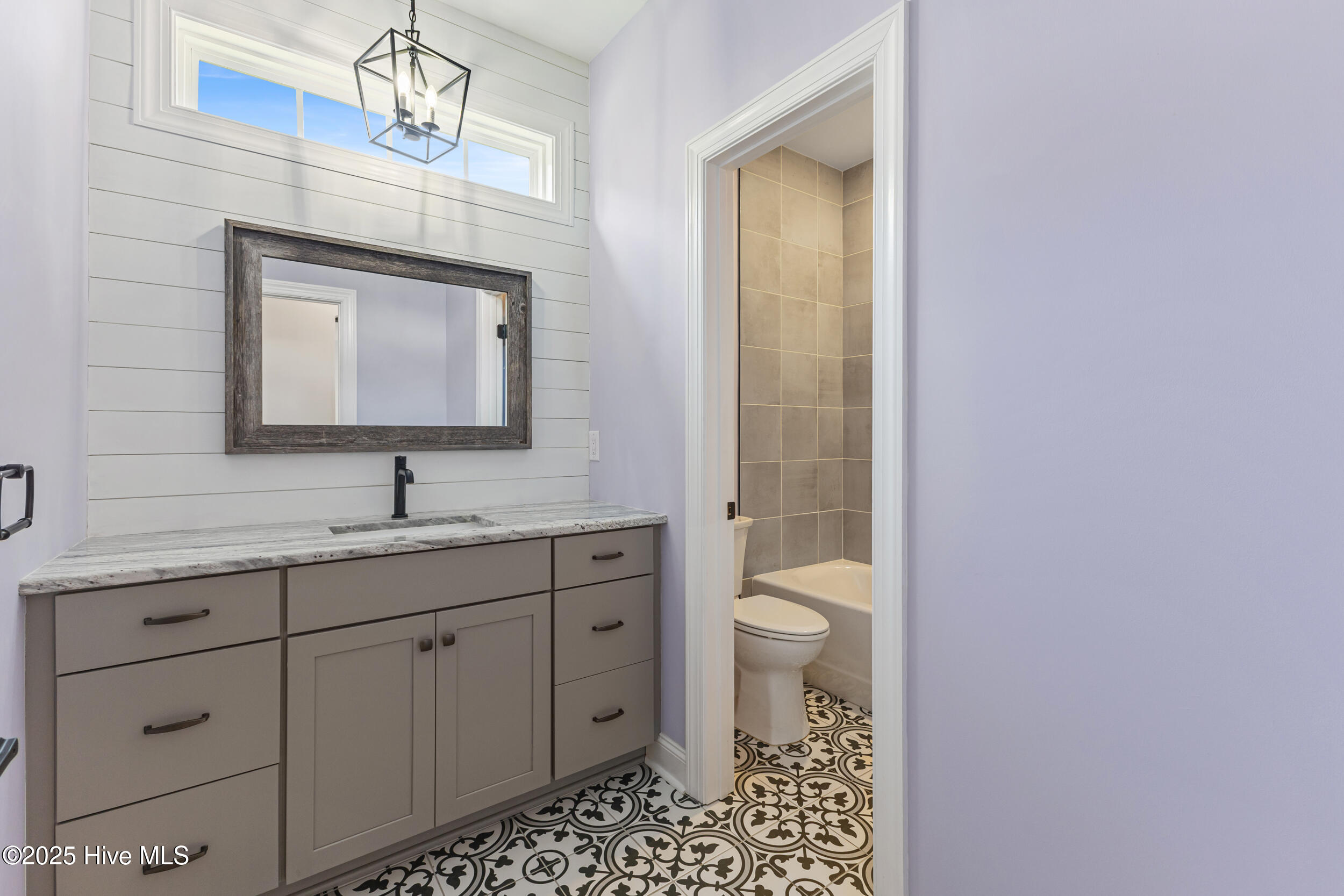 100520337 | Photo 34