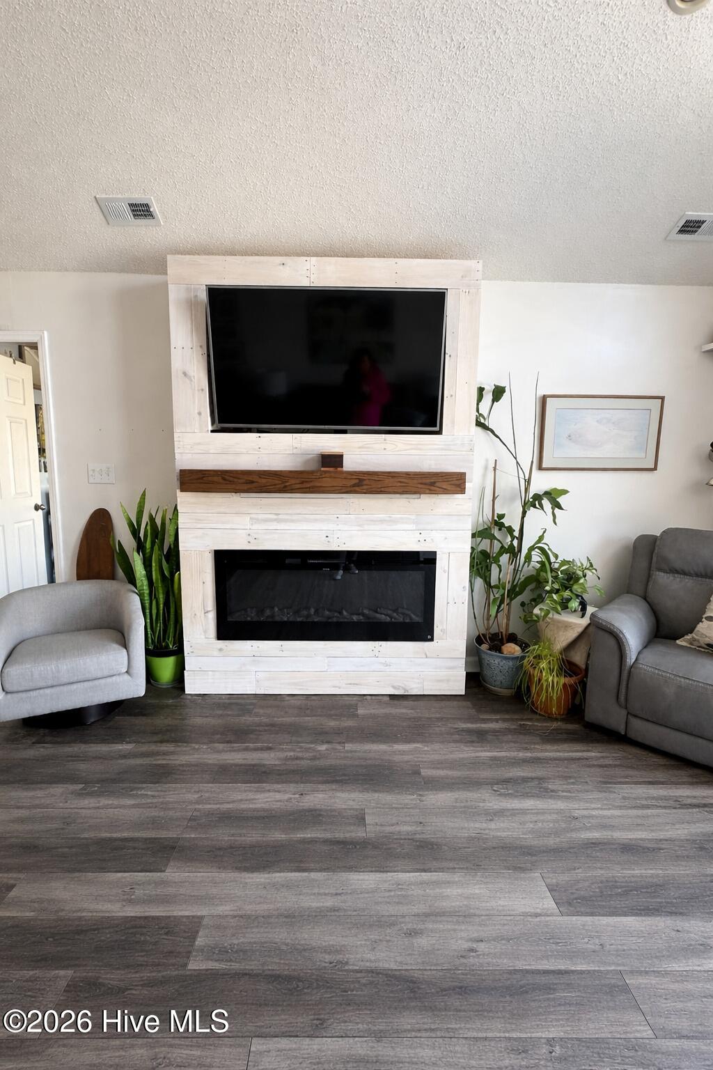 100560834 | Photo 12