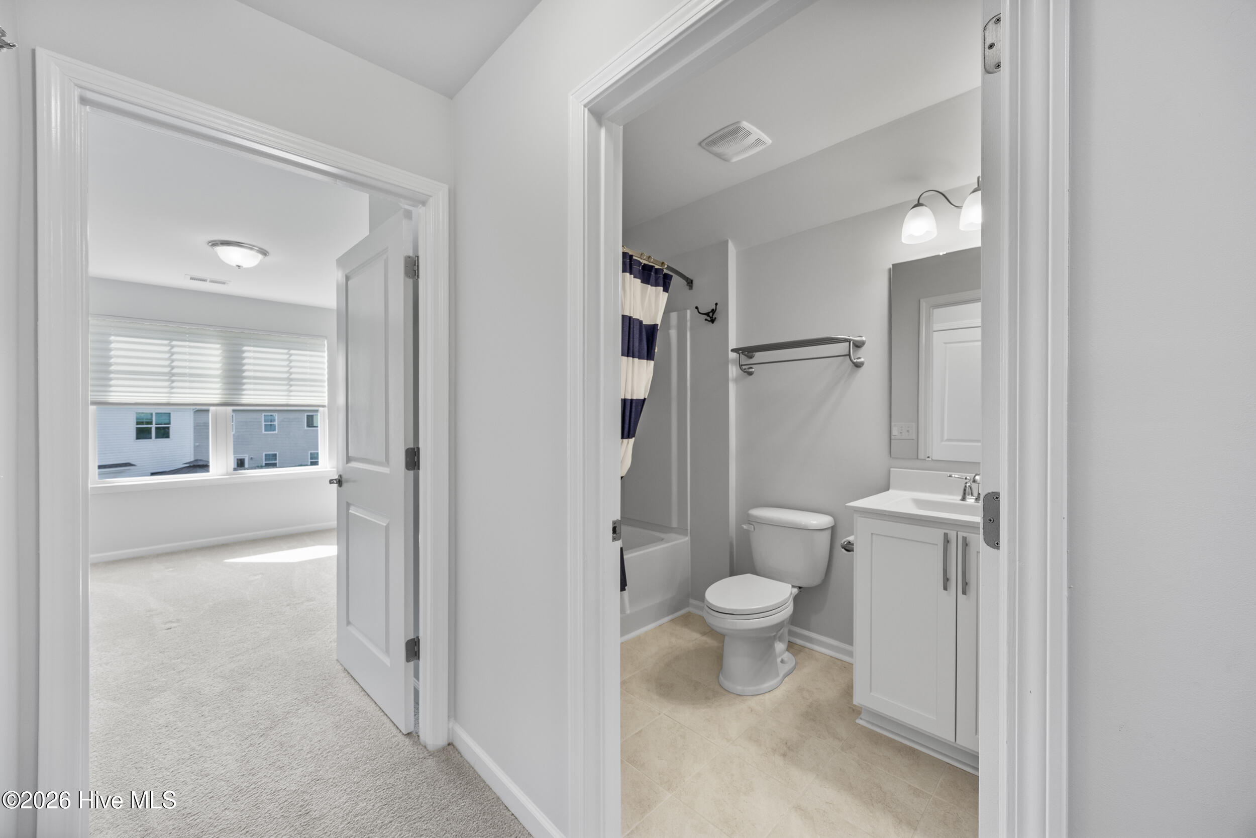 100570393 | Photo 29