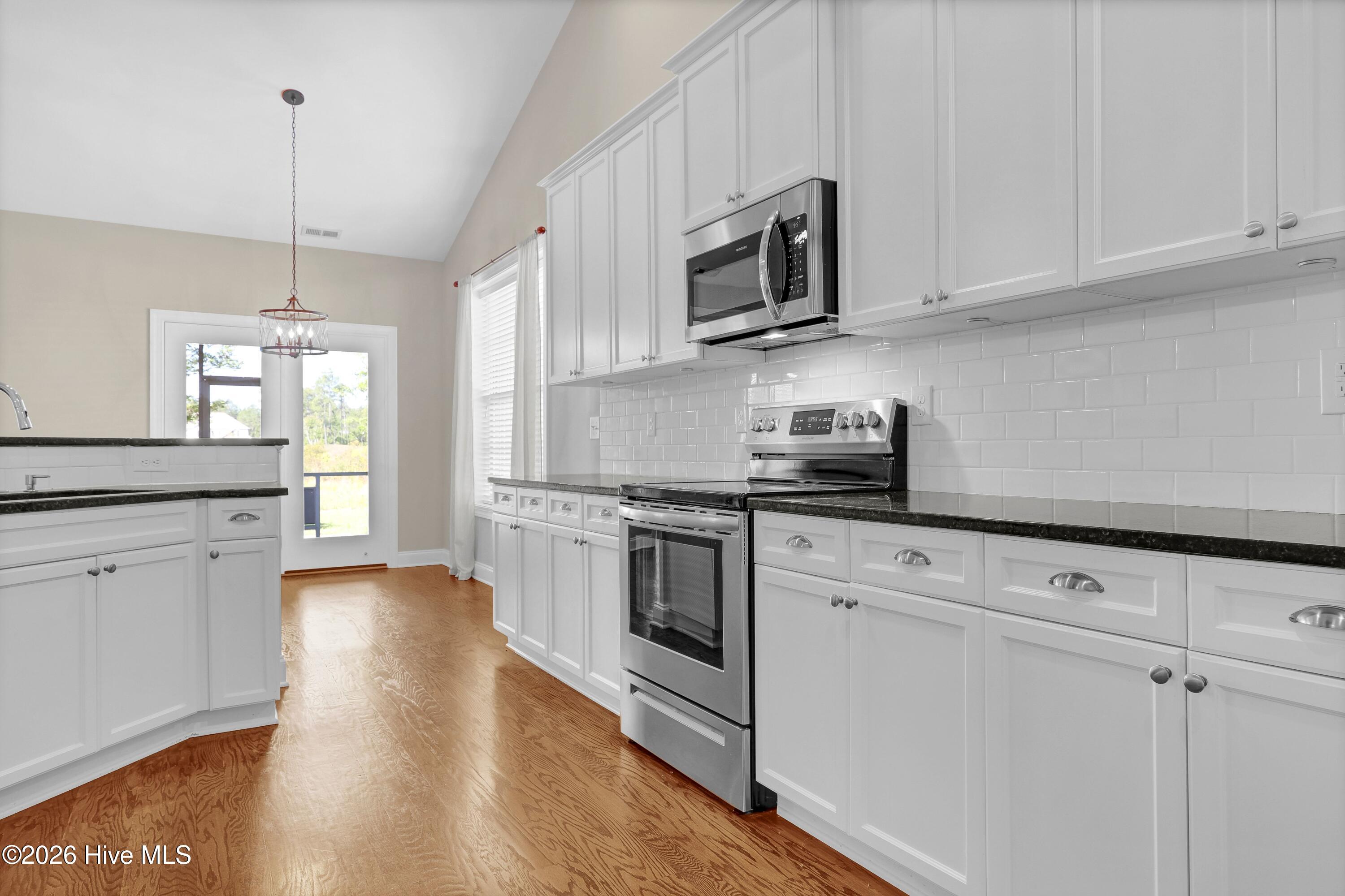 100567268 | Photo 14