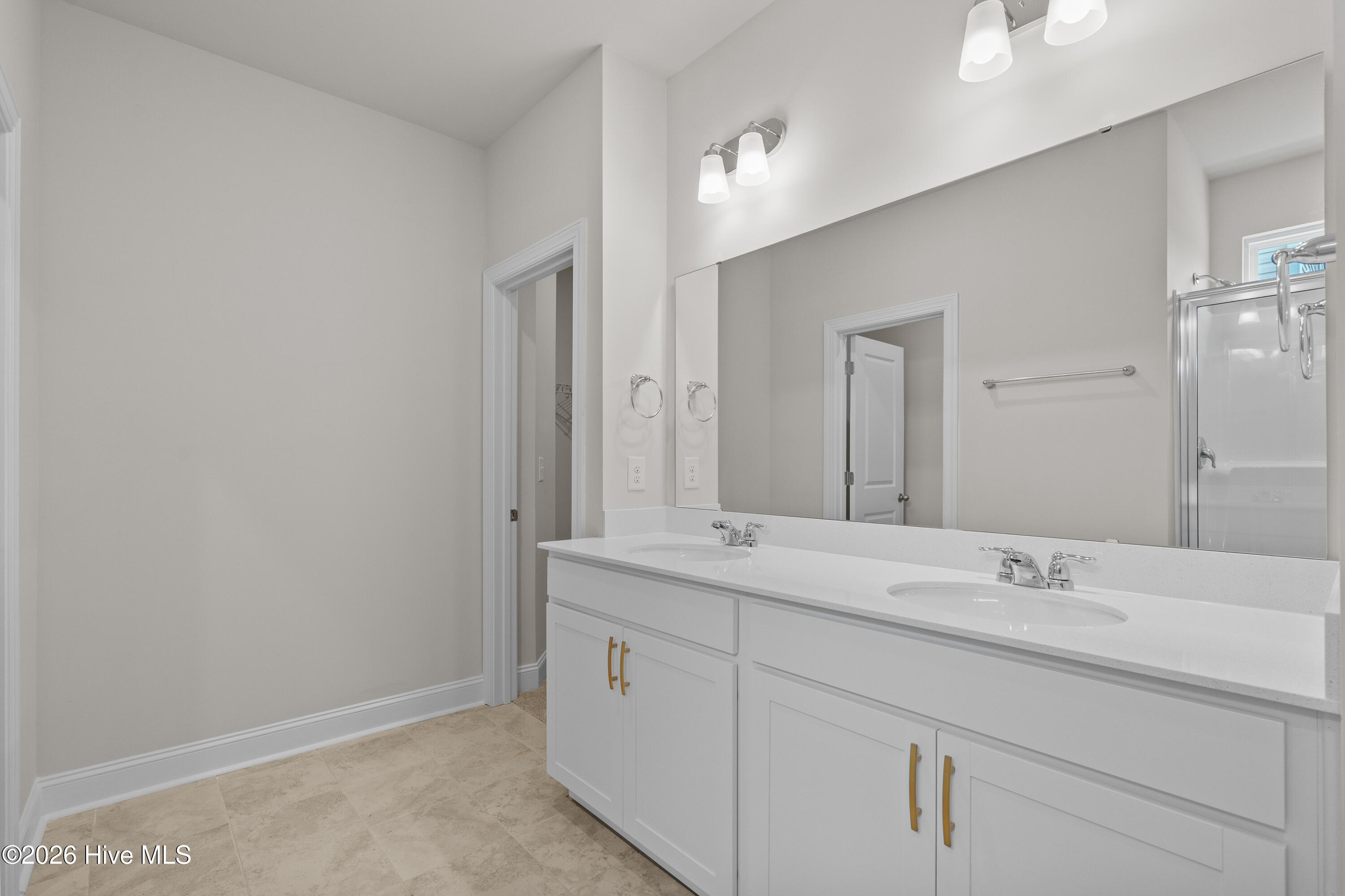 100553365 | Photo 14