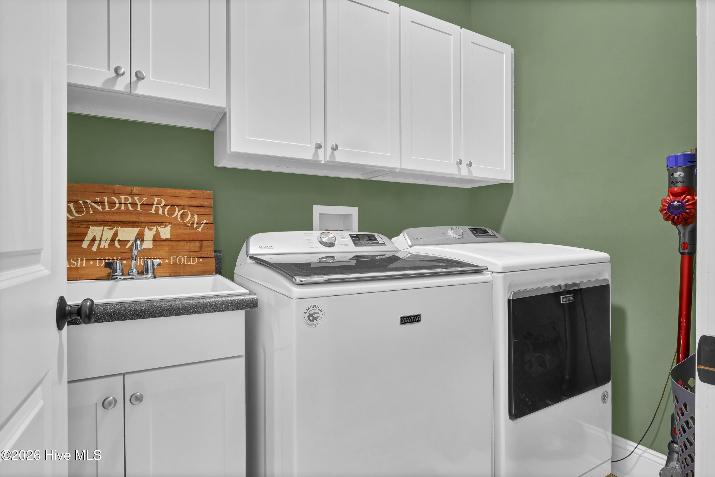 100563918 | Photo 28