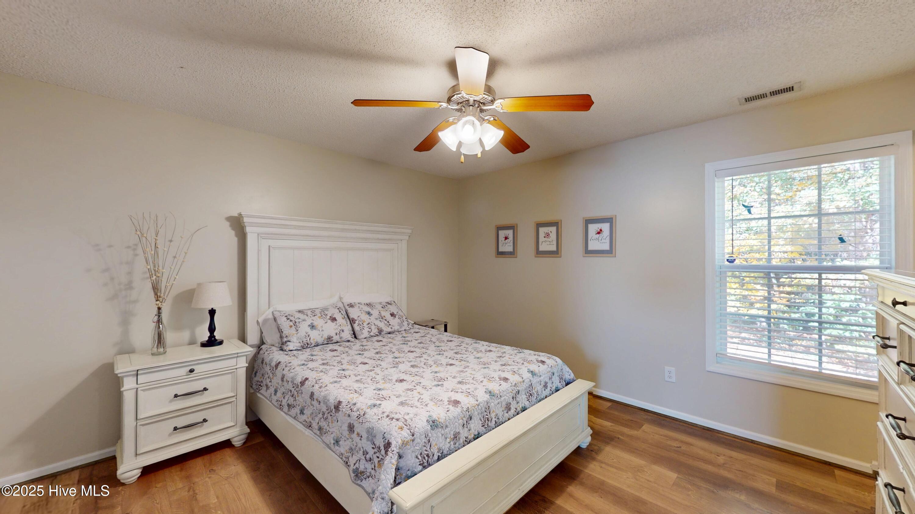 100560528 | Photo 14