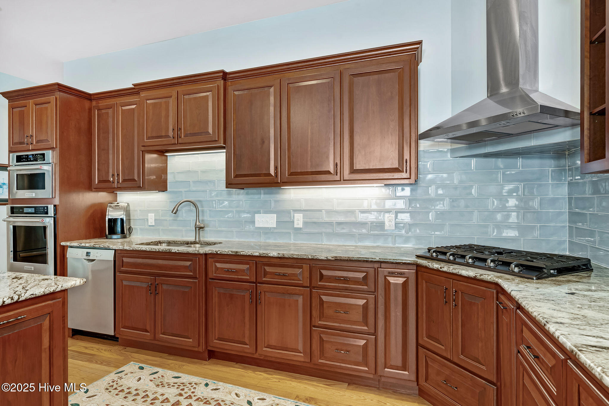 100534572 | Photo 19