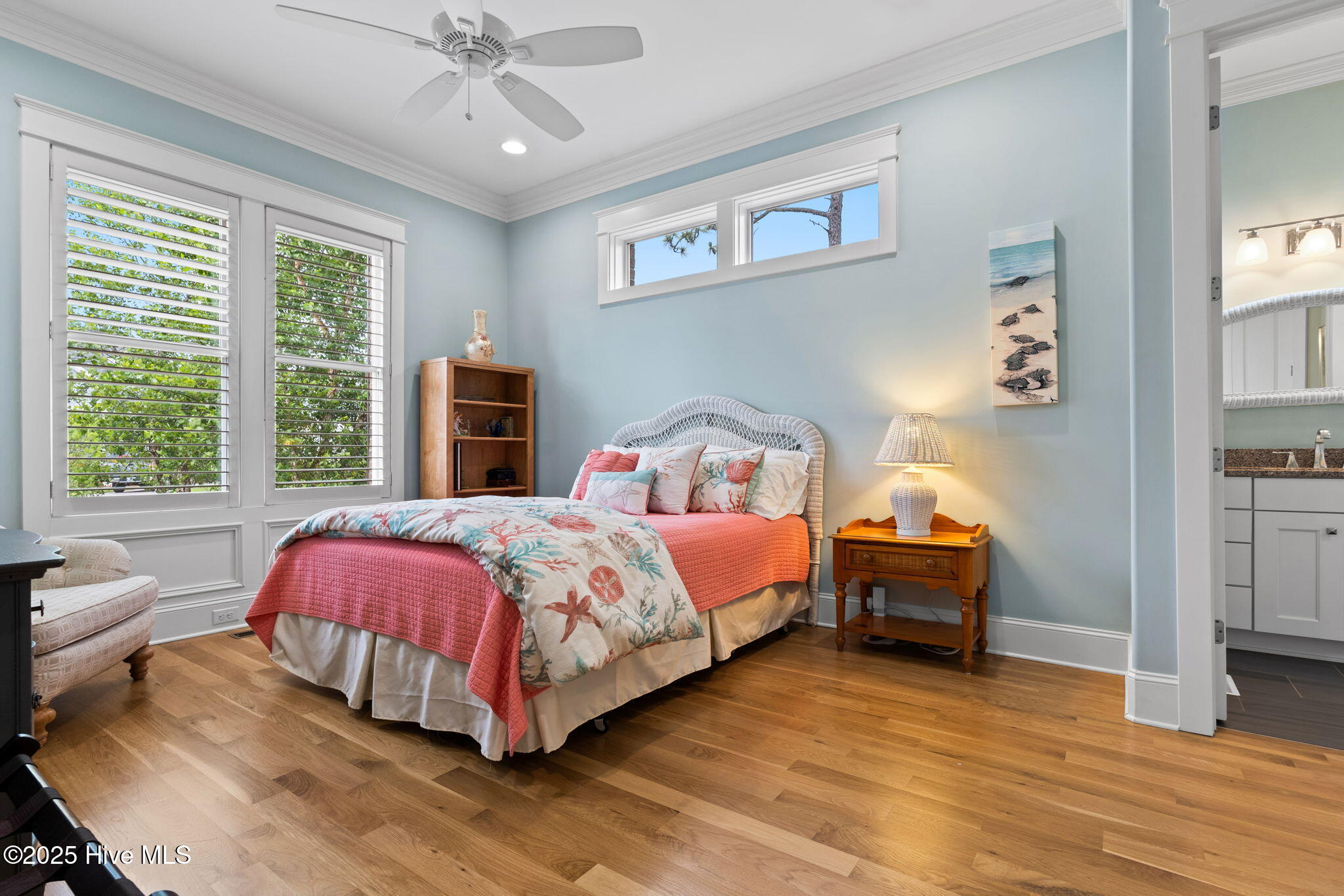 100562401 | Photo 51