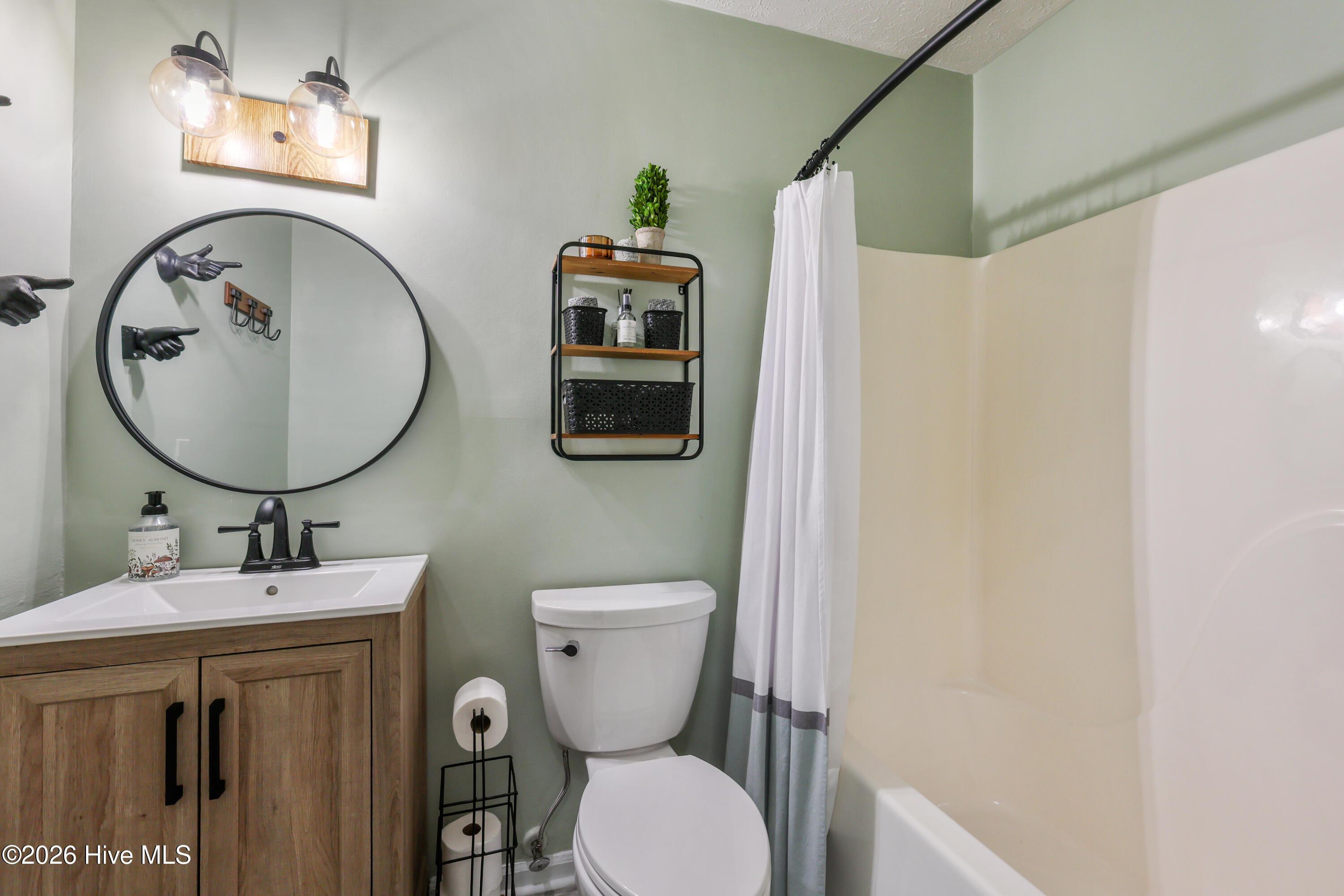 100563182 | Photo 16