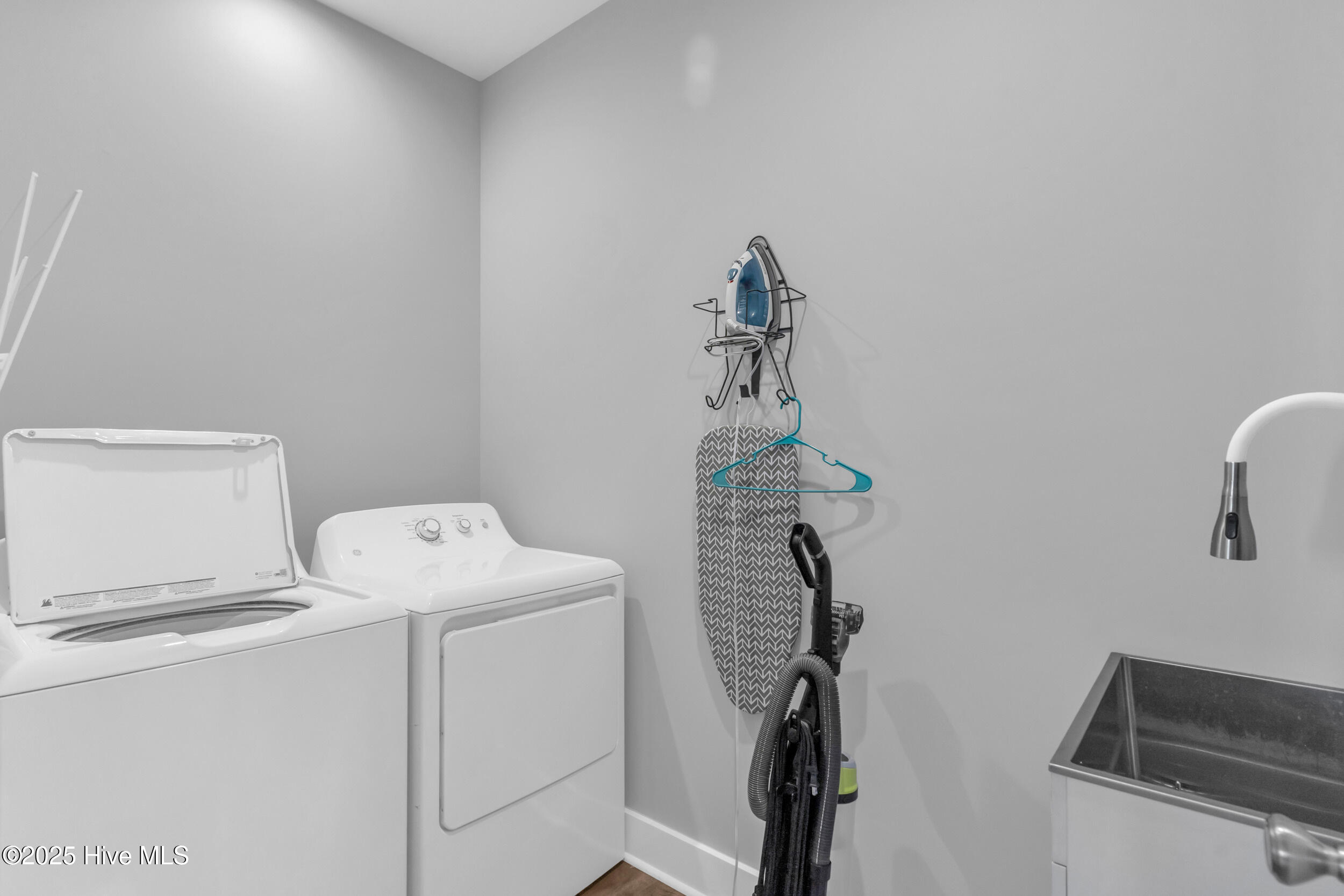 100537847 | Photo 26