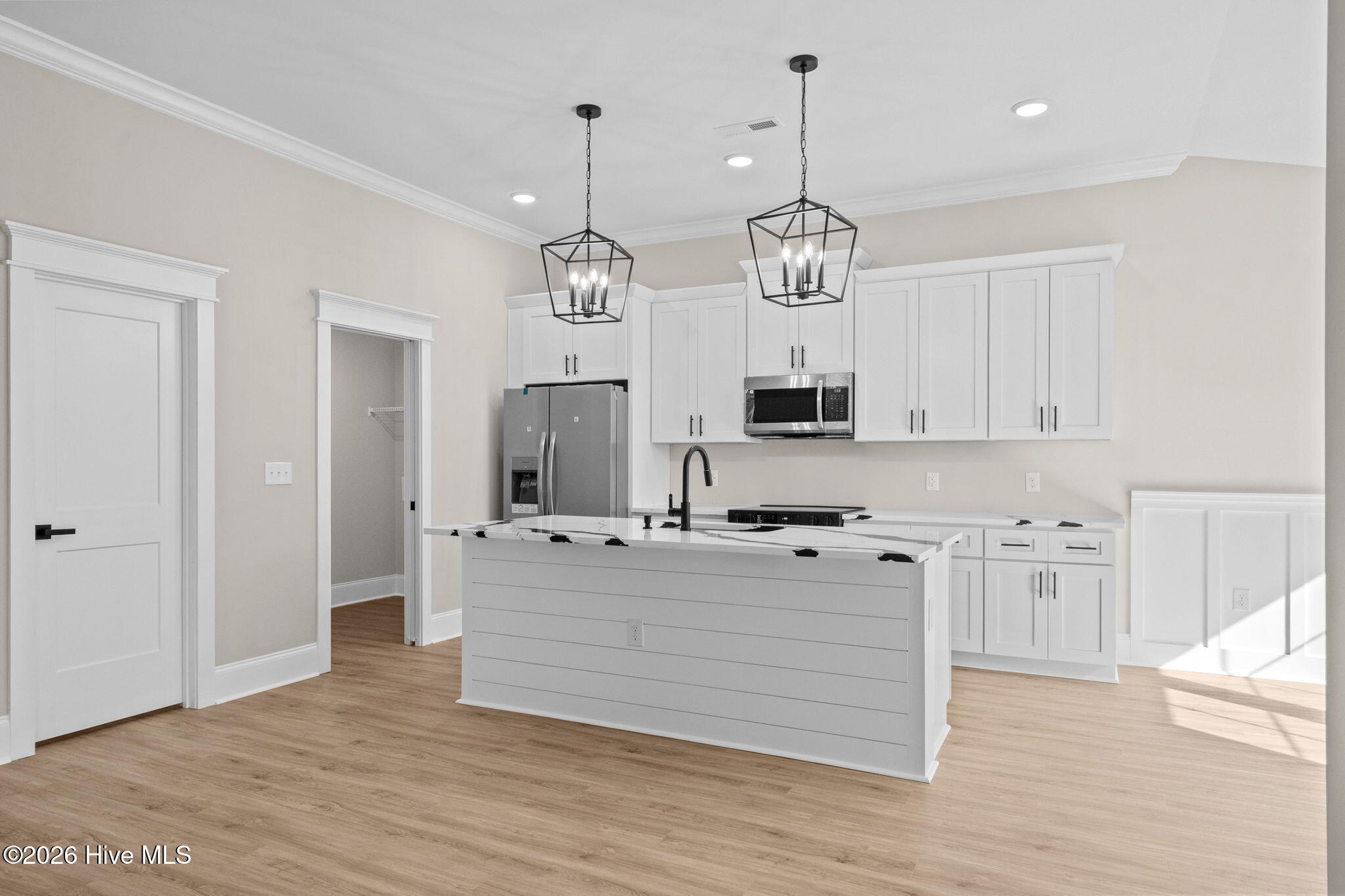 100513305 | Photo 13