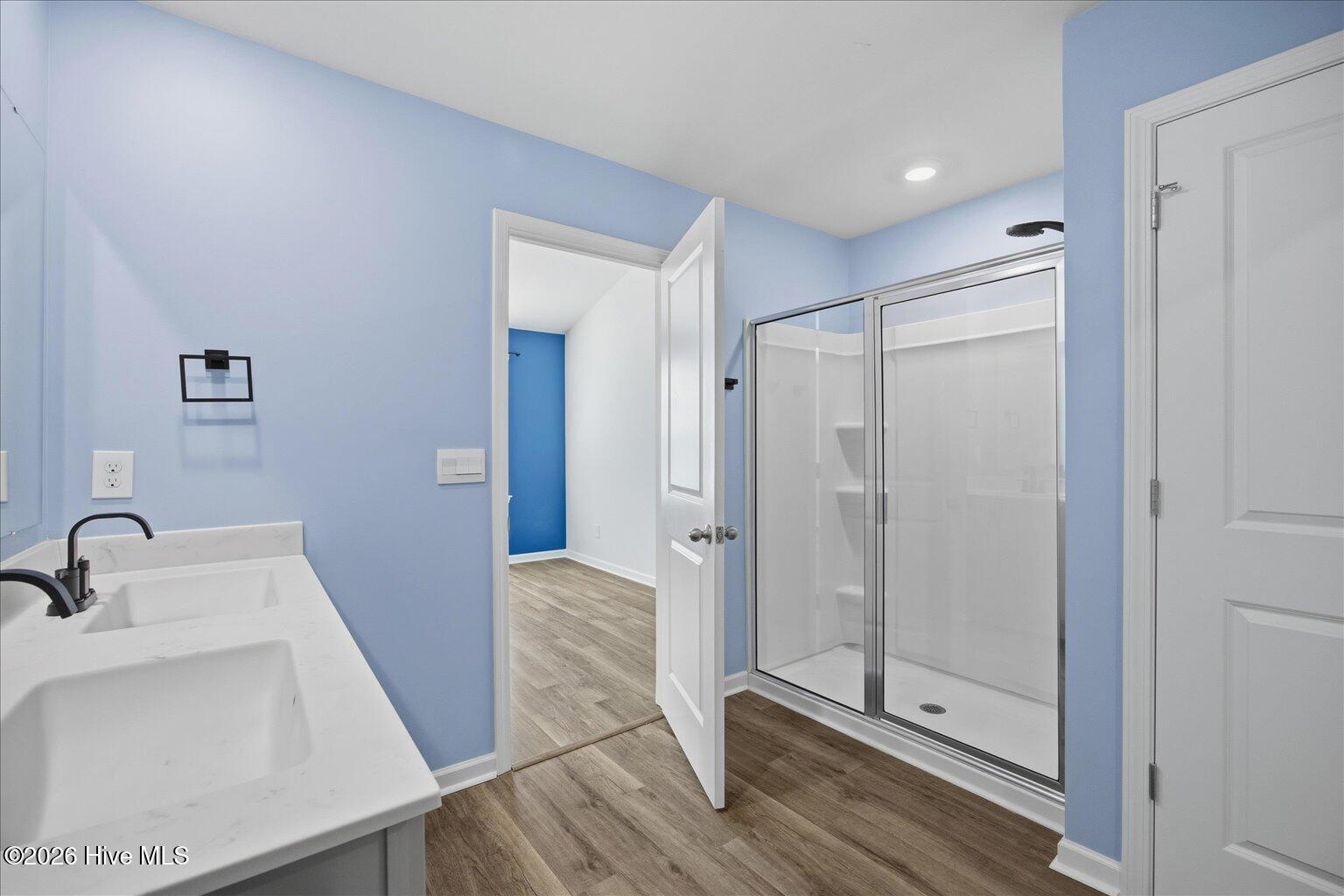 100548049 | Photo 53