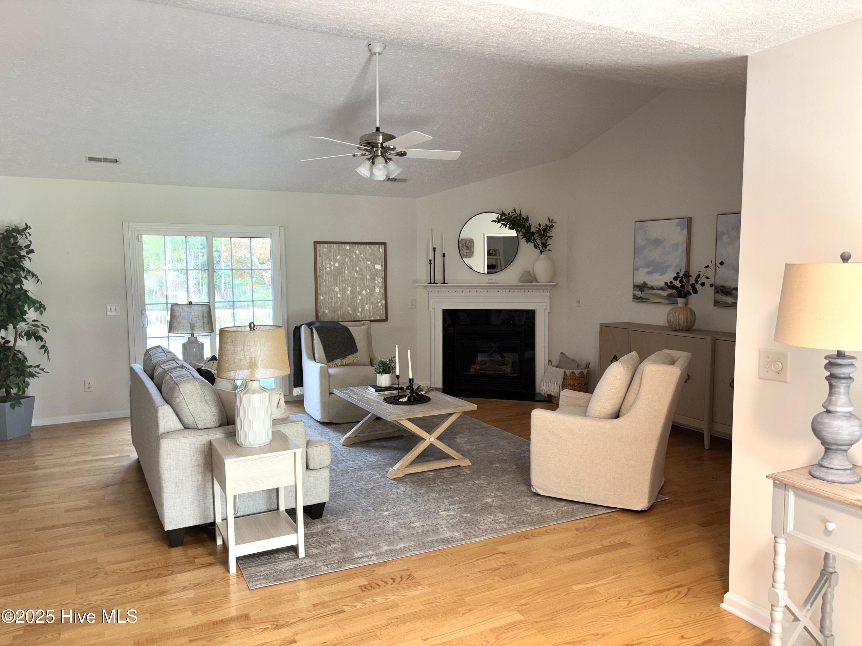 100474458 | Photo 22