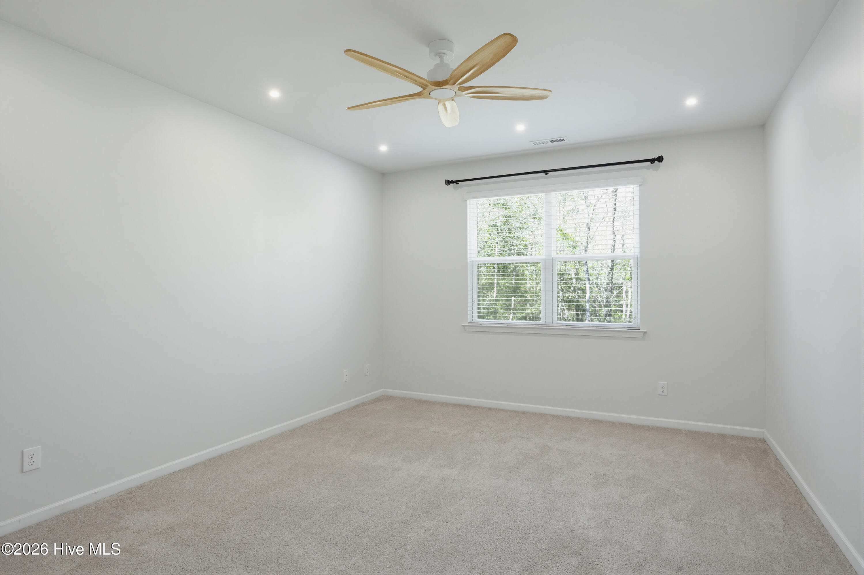 100565113 | Photo 25