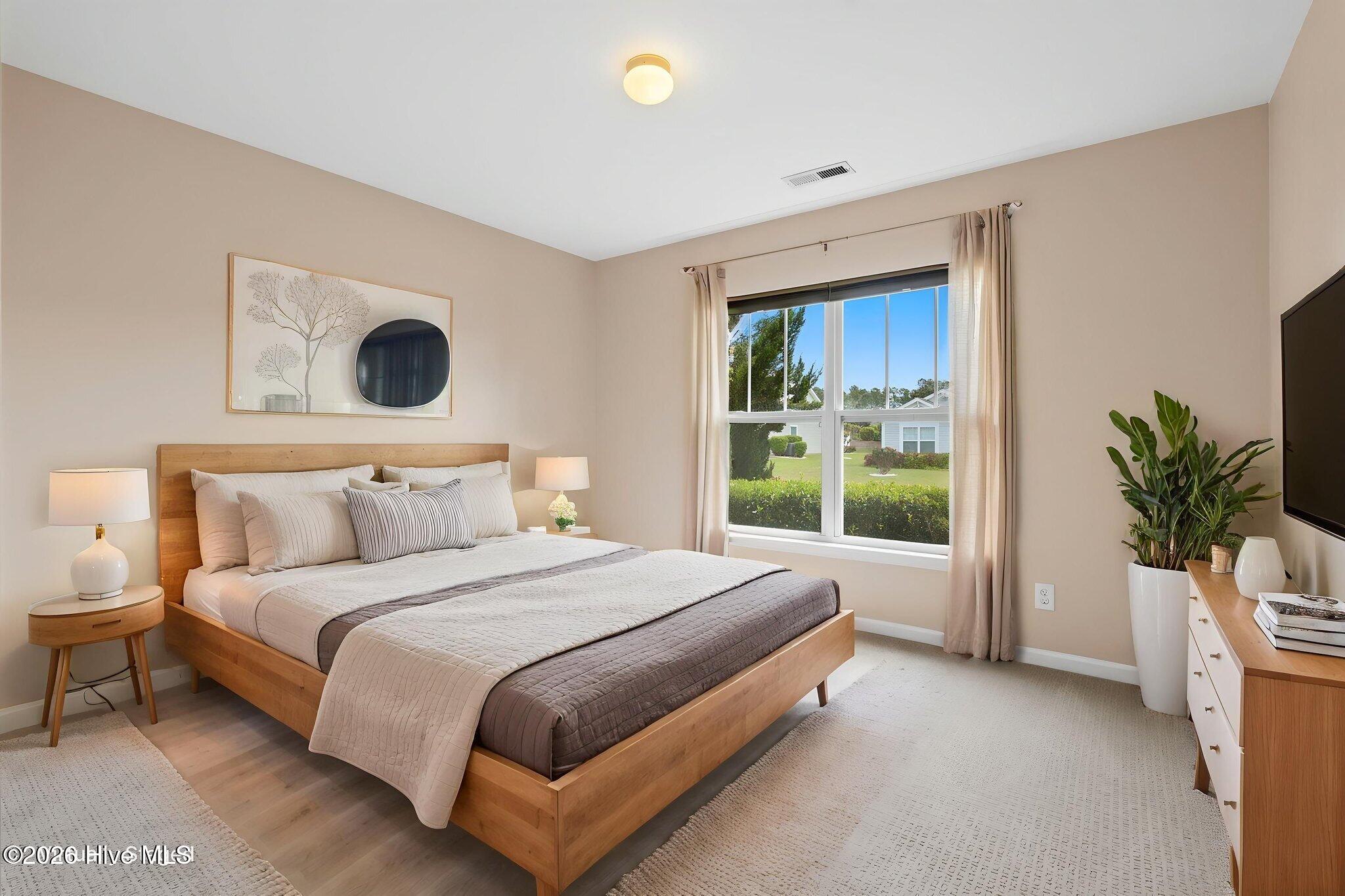 100565577 | Photo 26