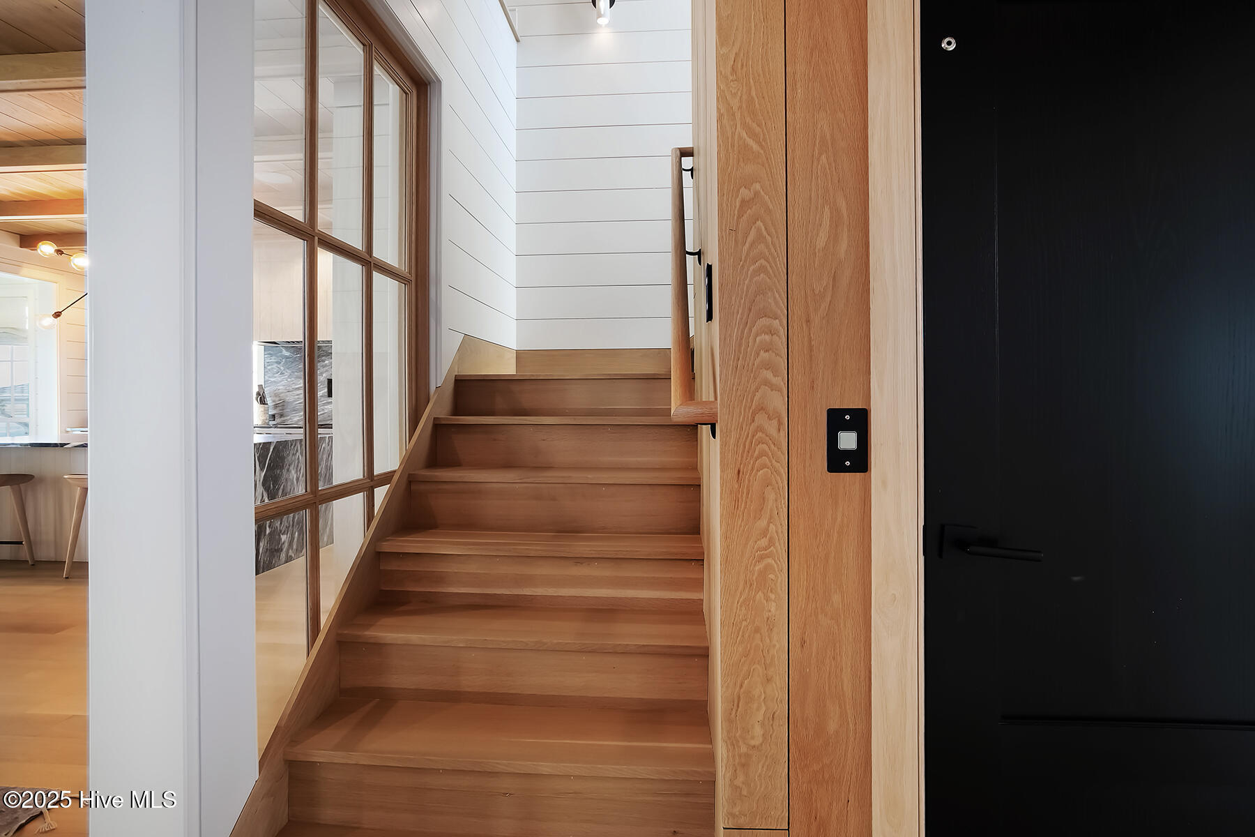 100528983 | Photo 27