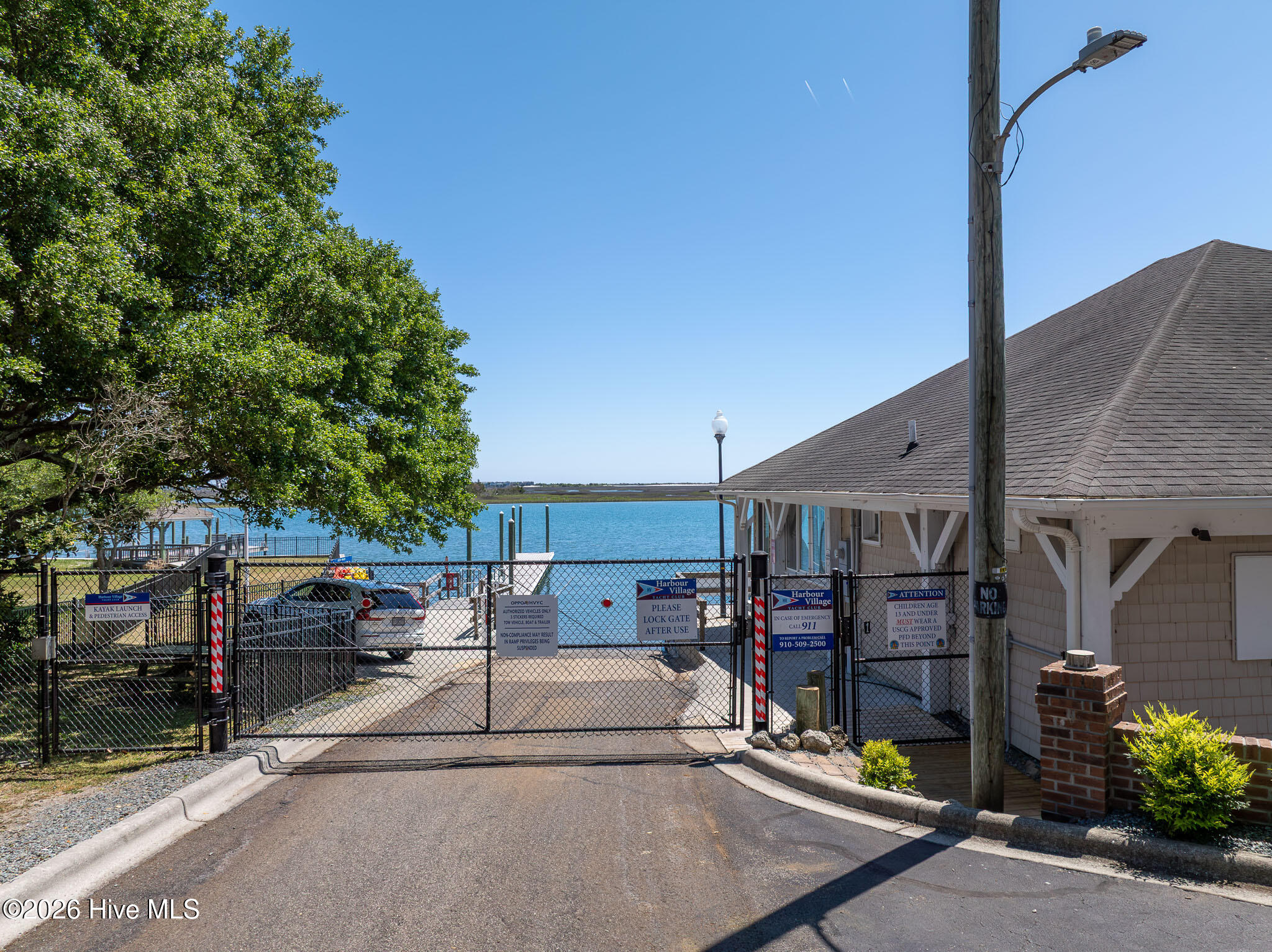 100568983 | Photo 81