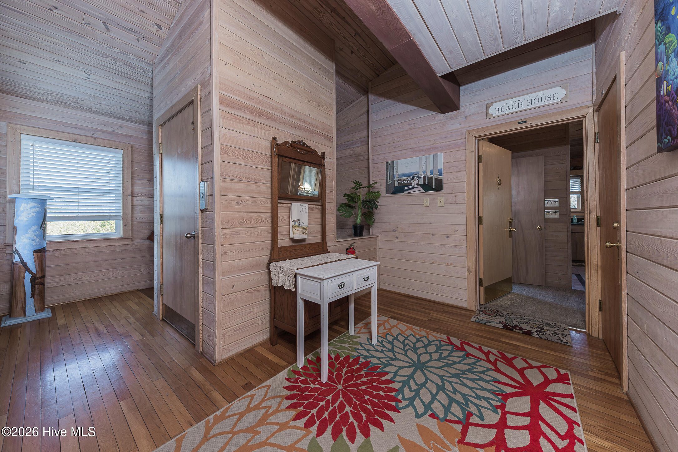 100560422 | Photo 23