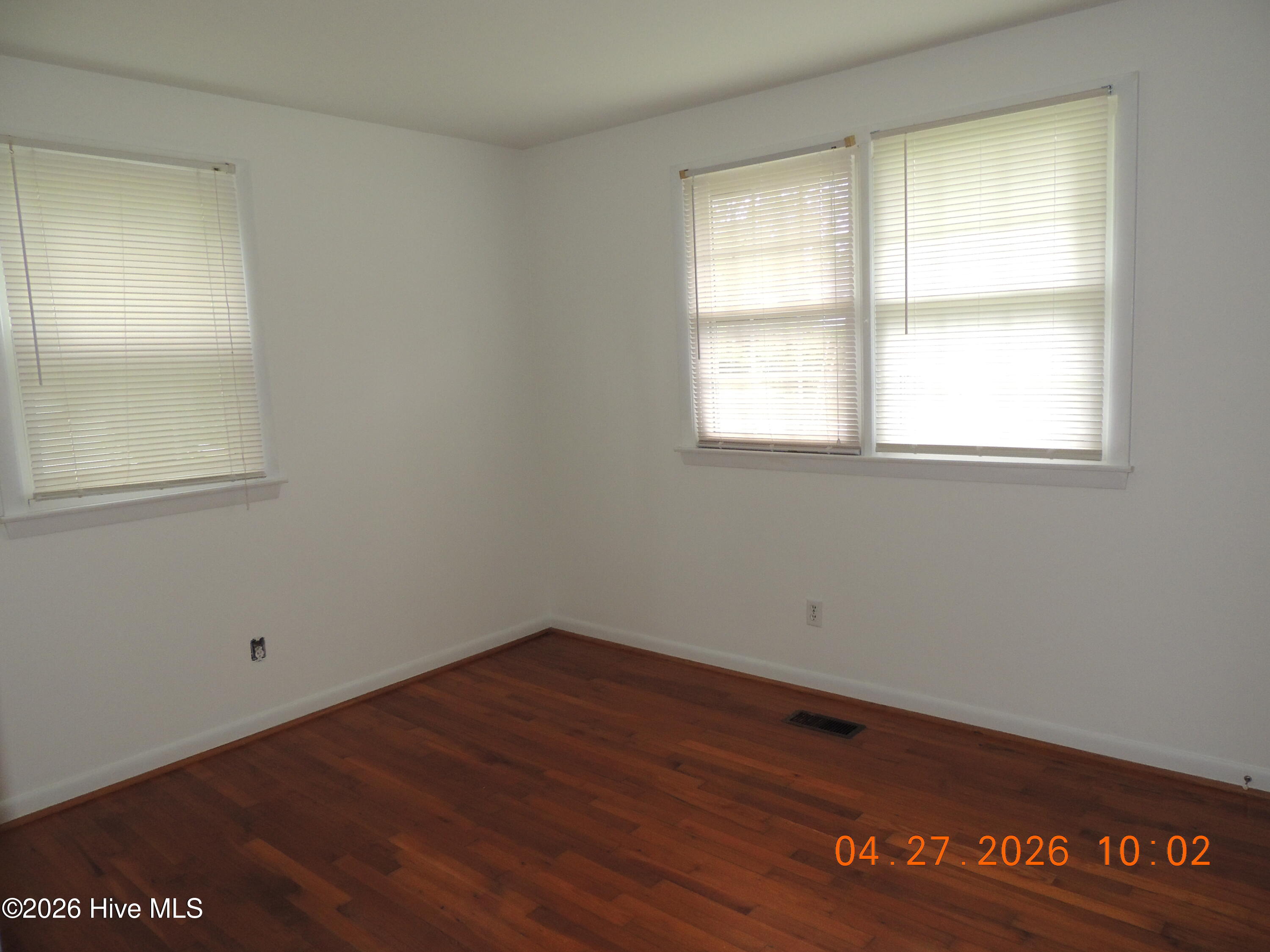 100569816 | Photo 10