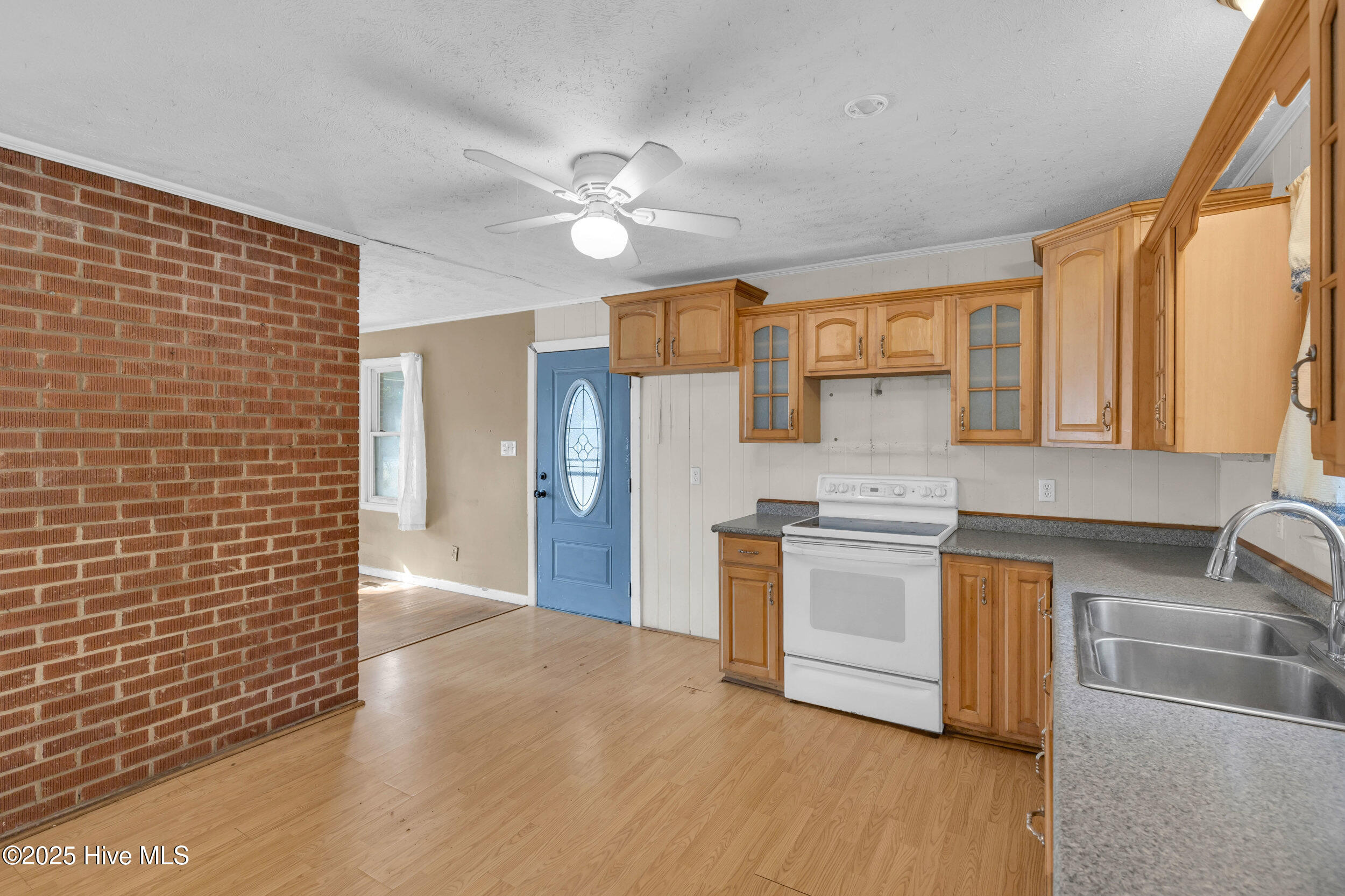 100543256 | Photo 17