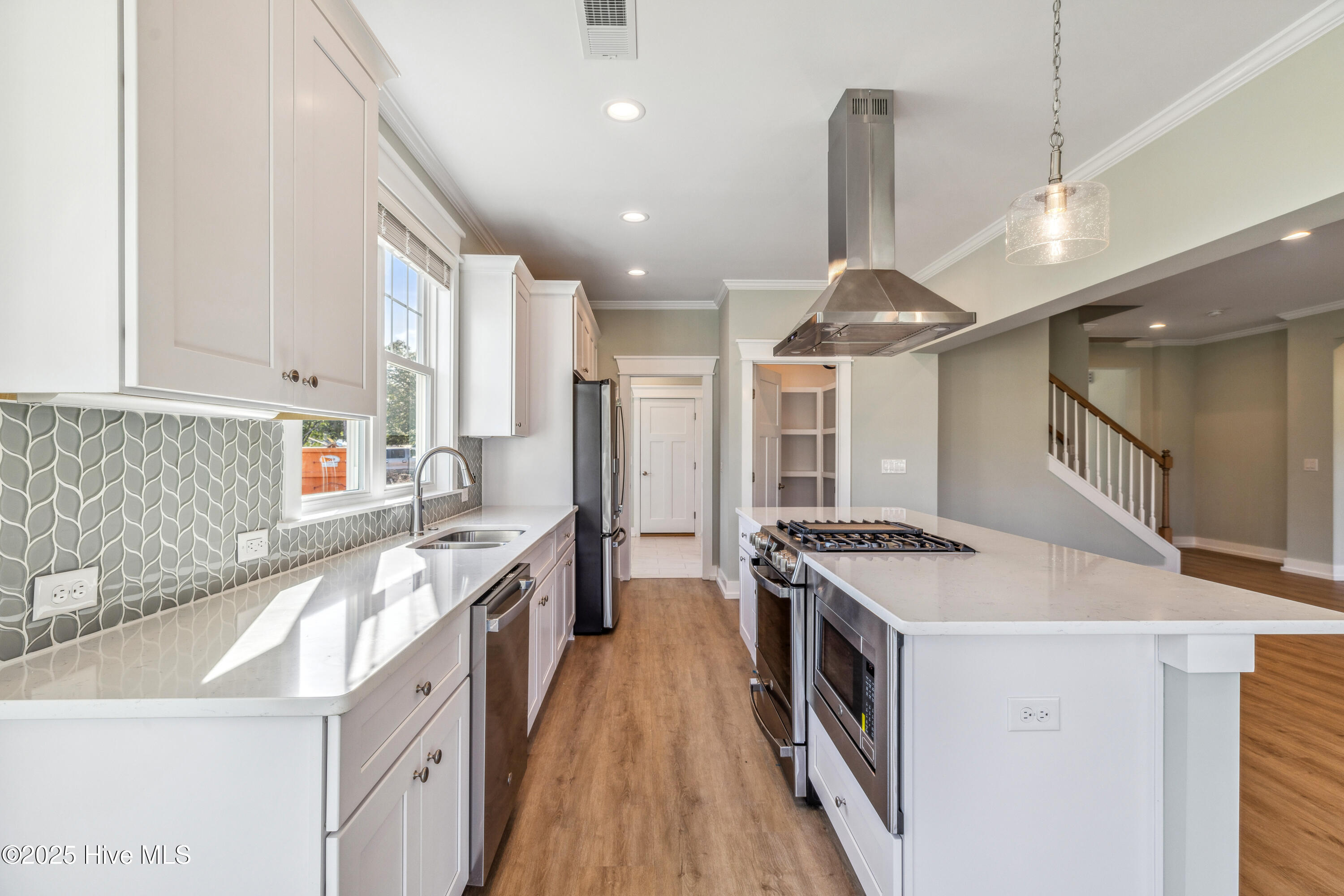 100558454 | Photo 20