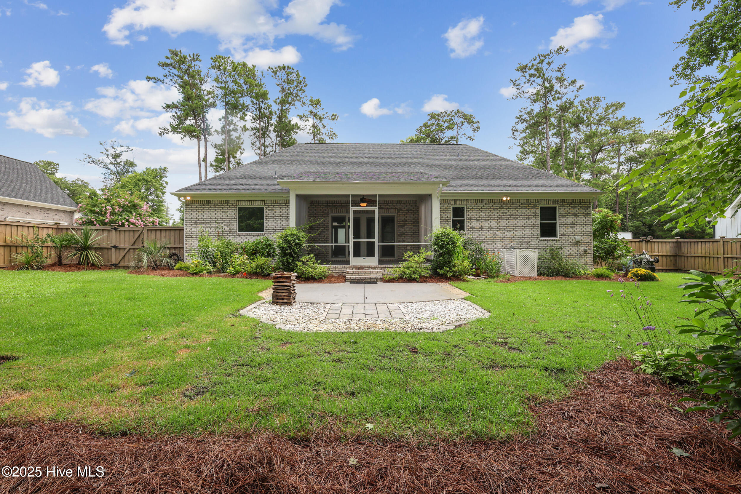 100518241 | Photo 36