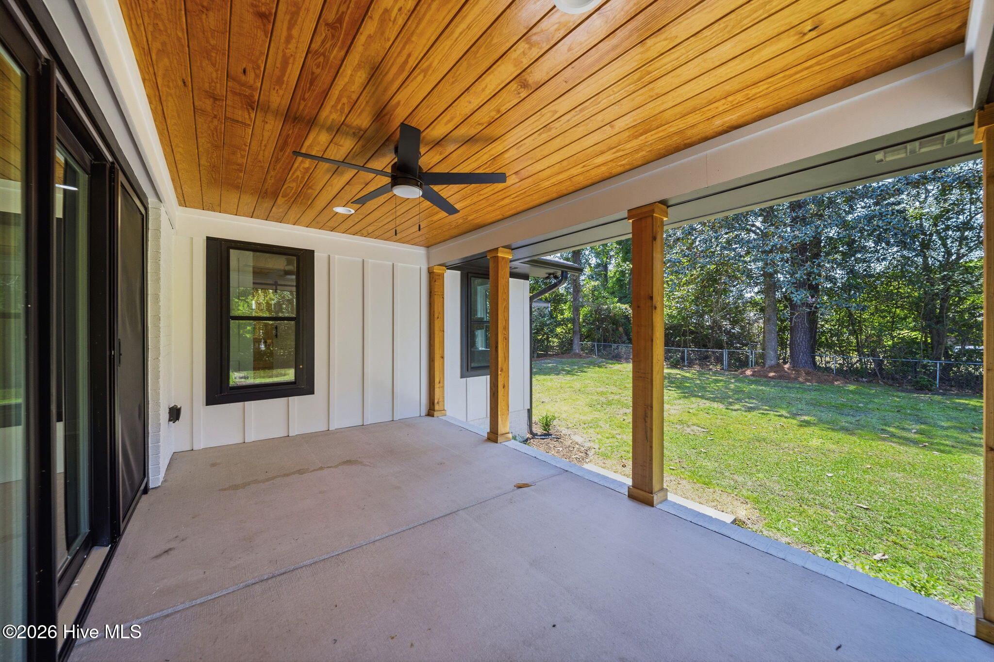 100569769 | Photo 56