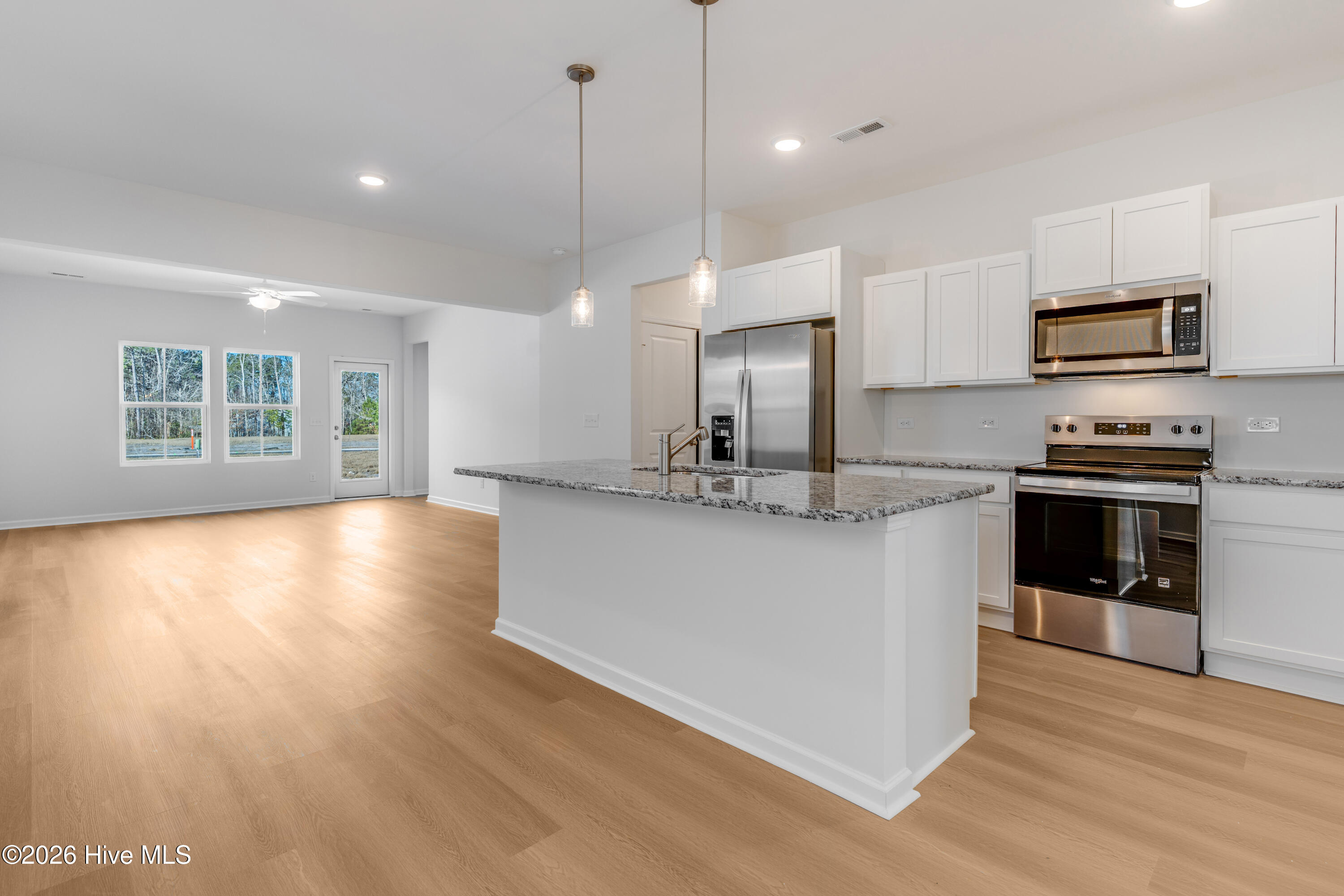 100563545 | Photo 10