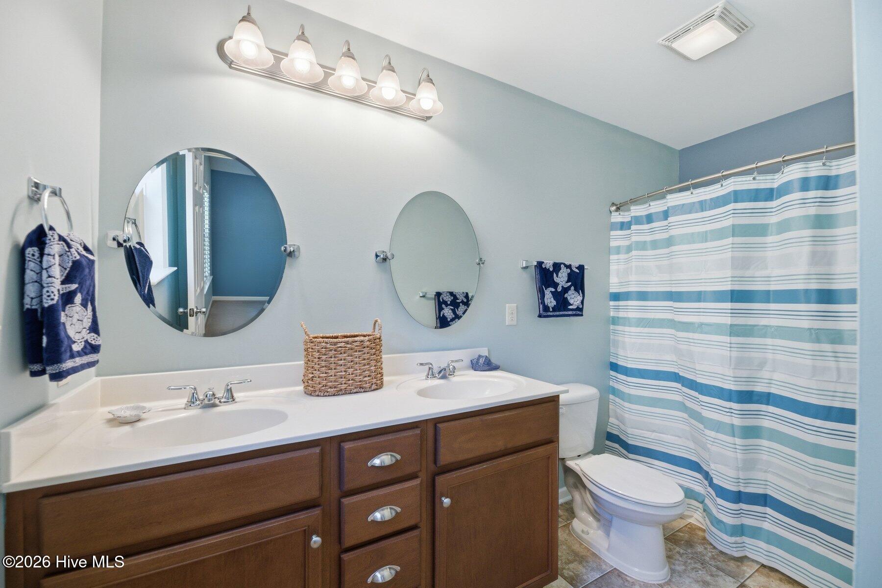 100563197 | Photo 16