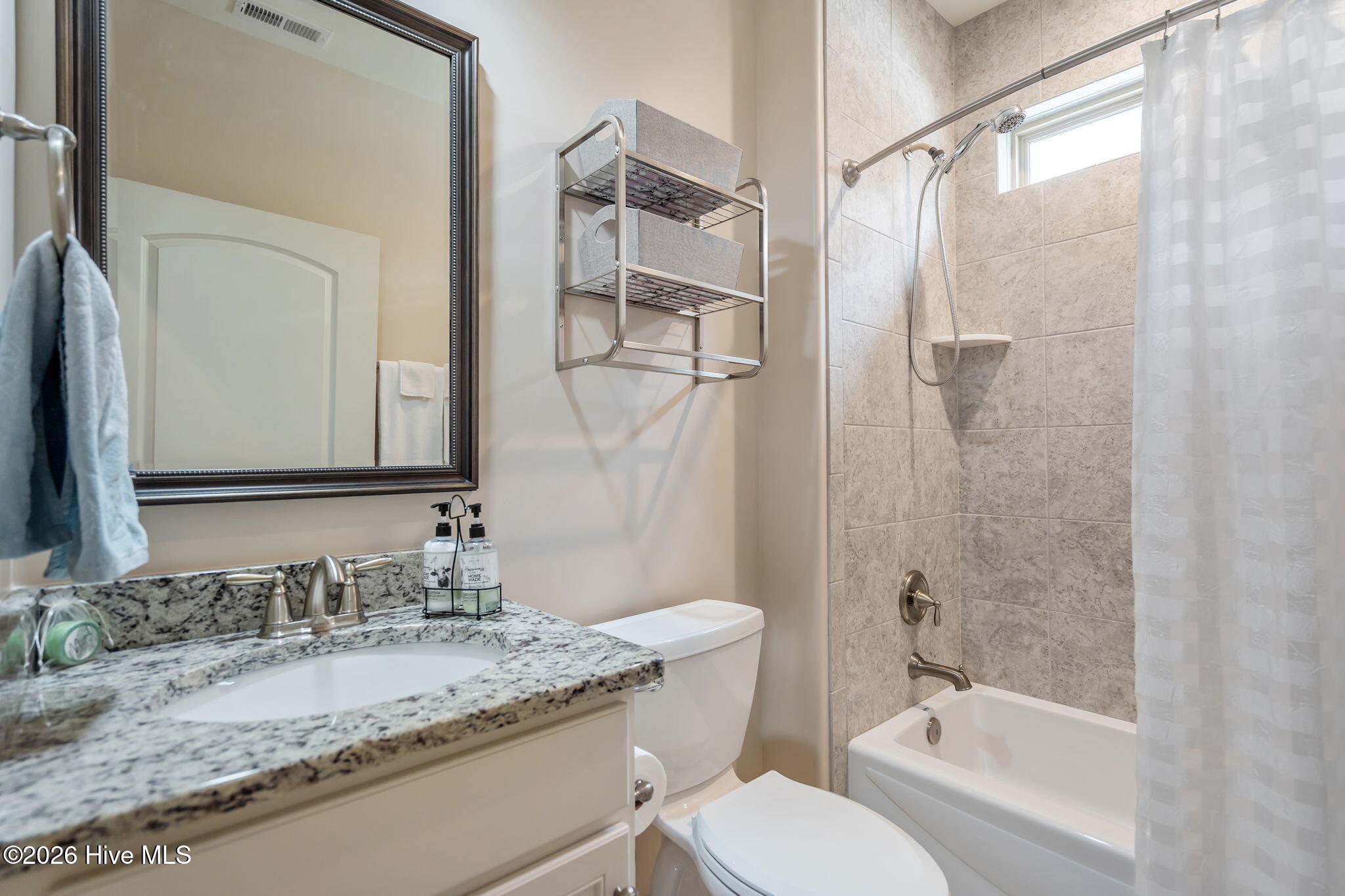 100565416 | Photo 32