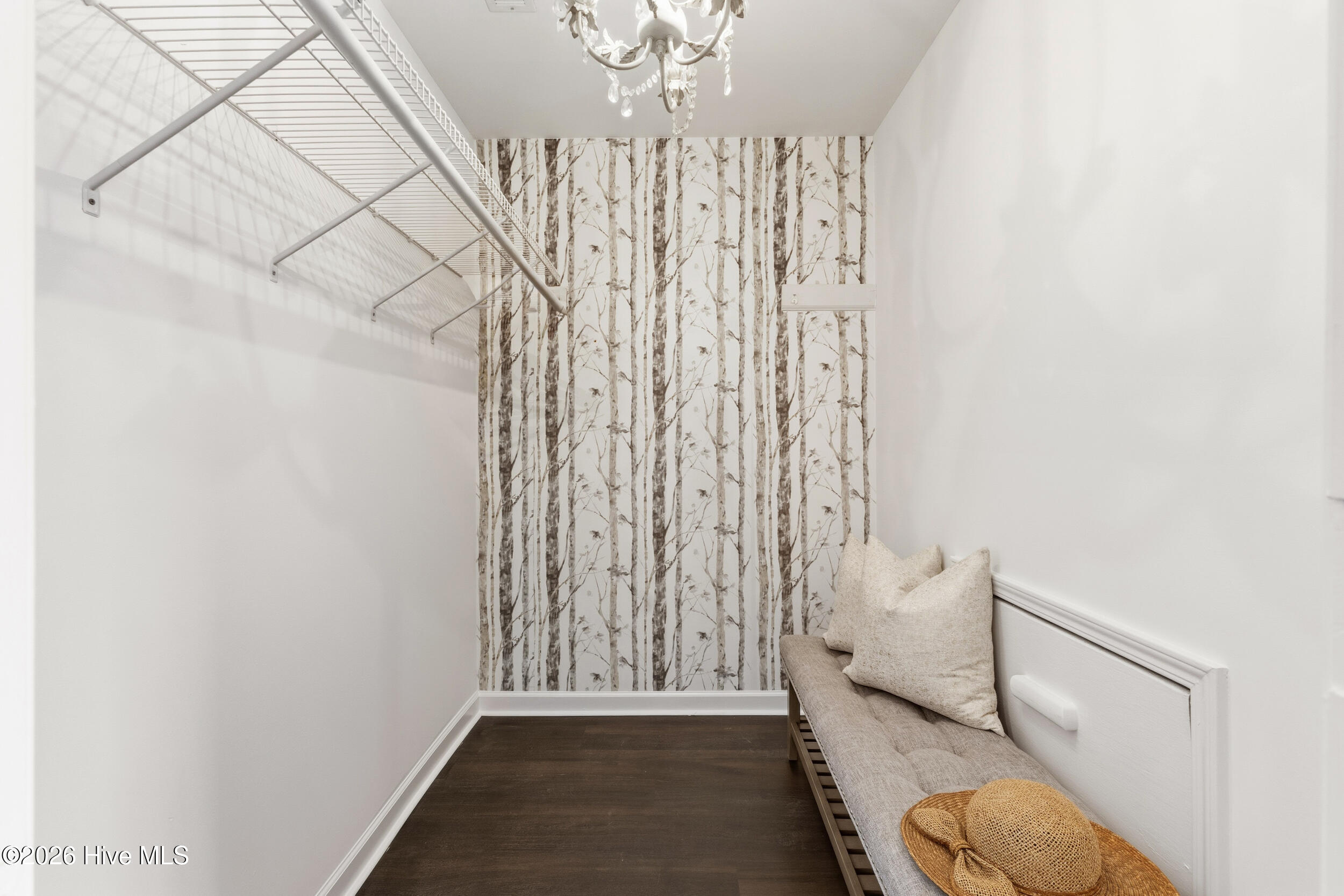 100548014 | Photo 21