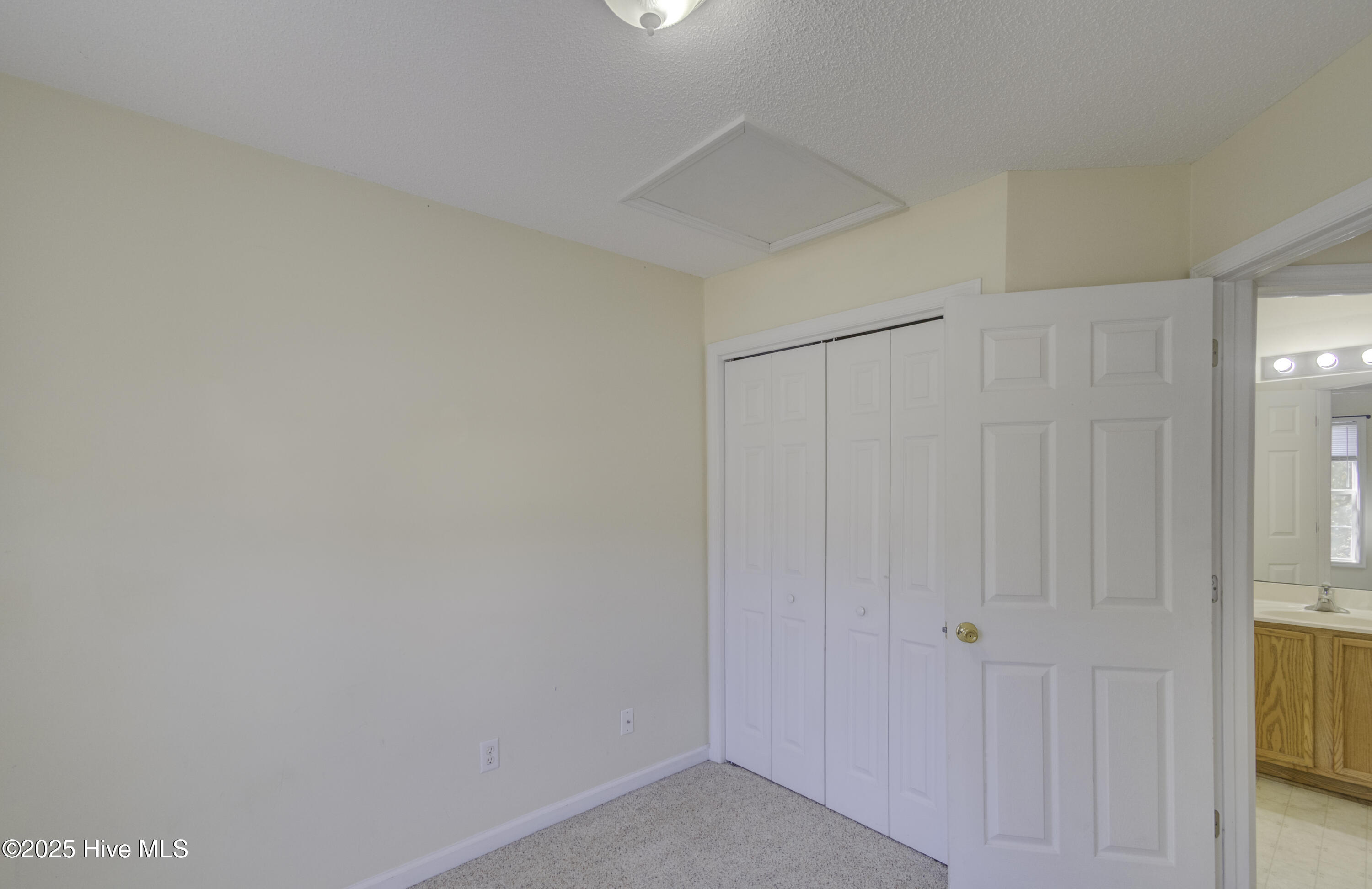 100536180 | Photo 27