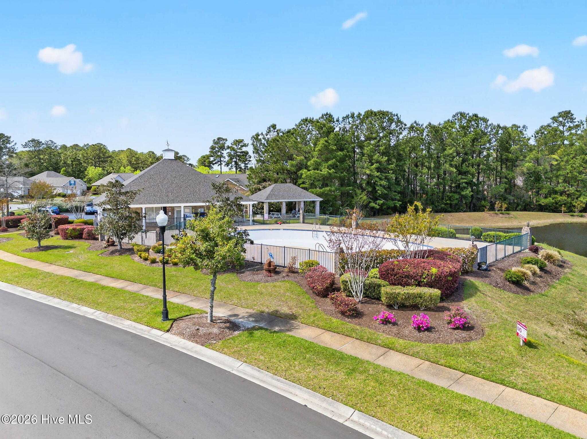 100566097 | Photo 52