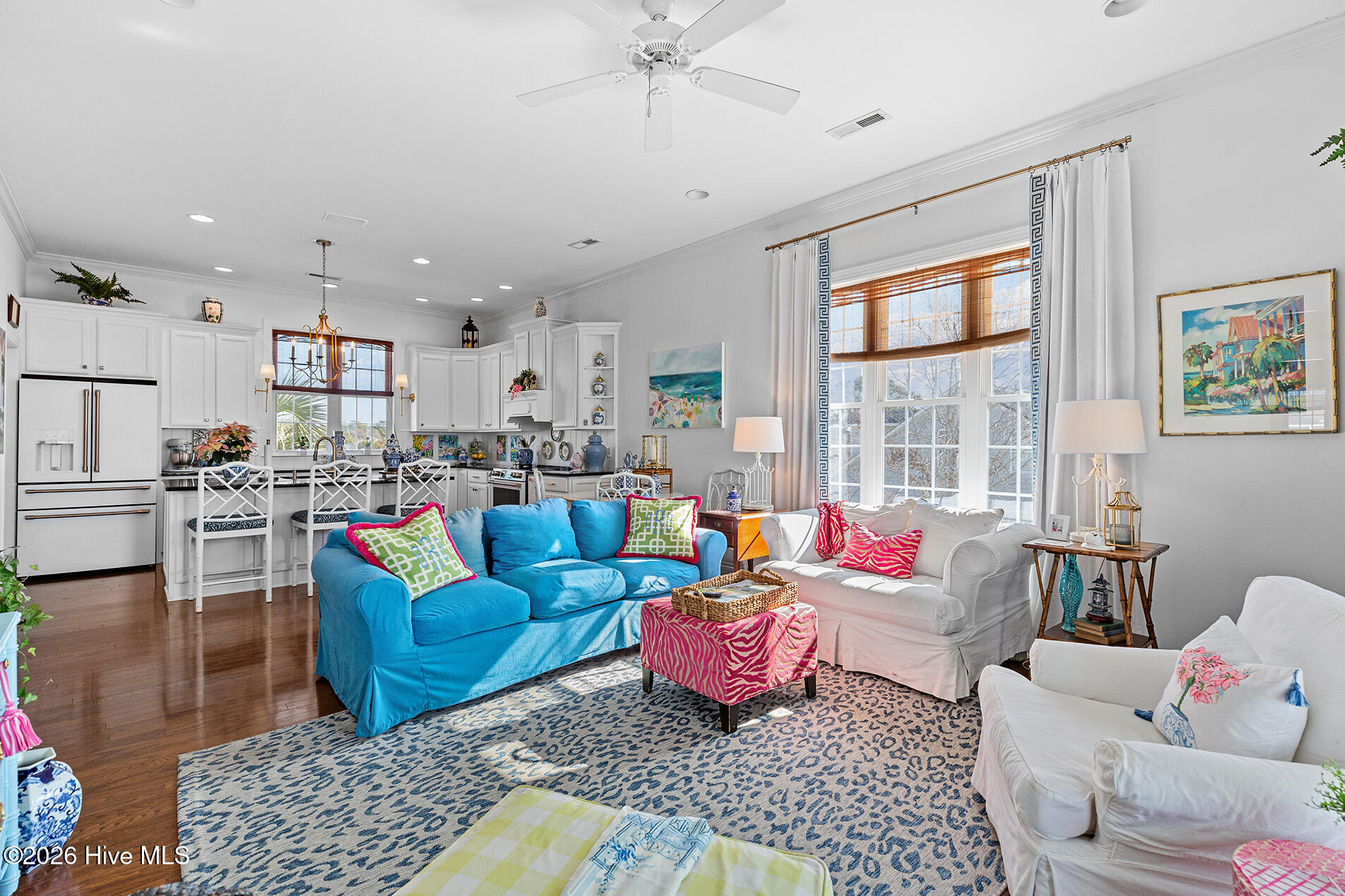 100554340 | Photo 25