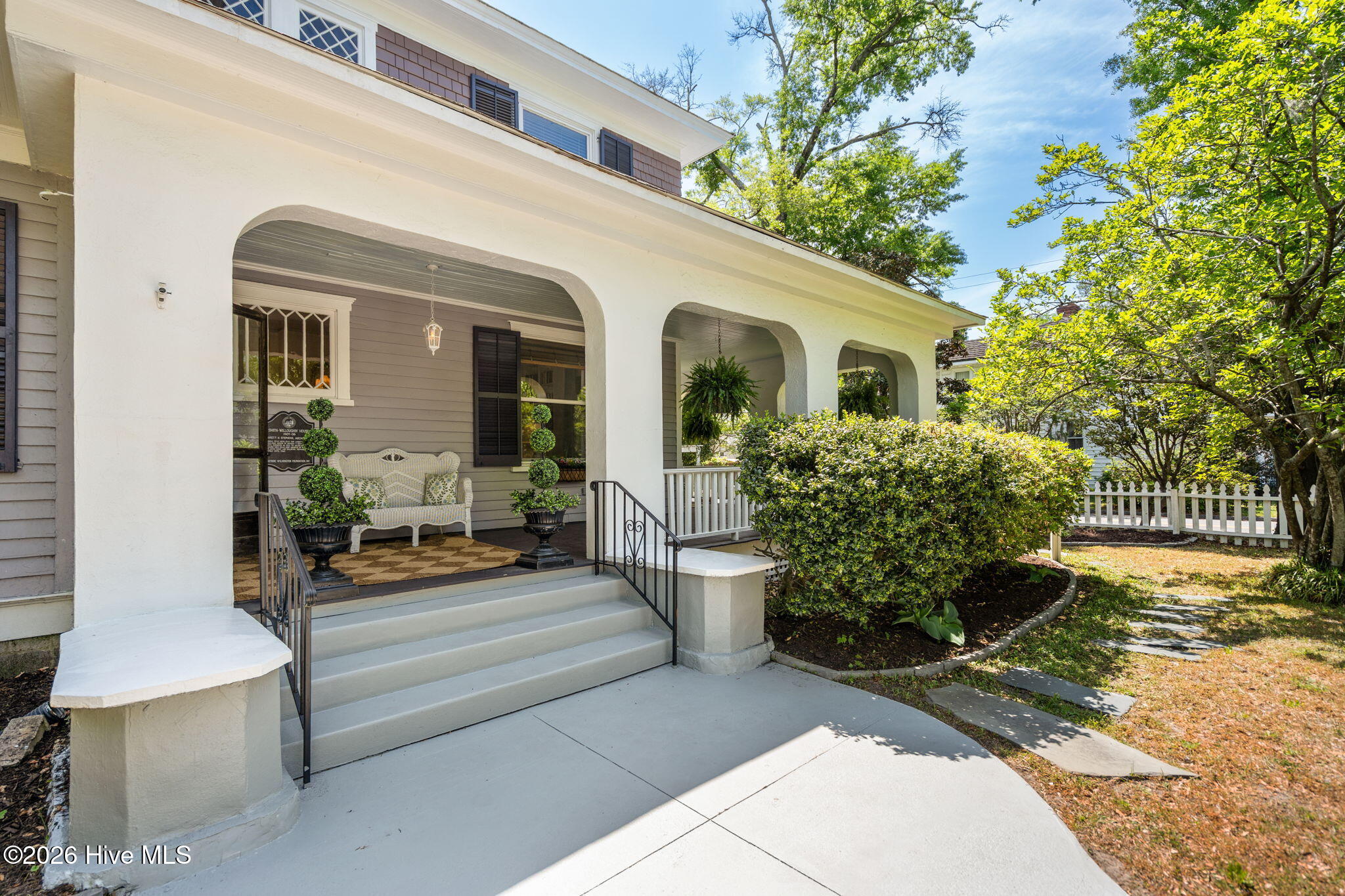 100566277 | Photo 53