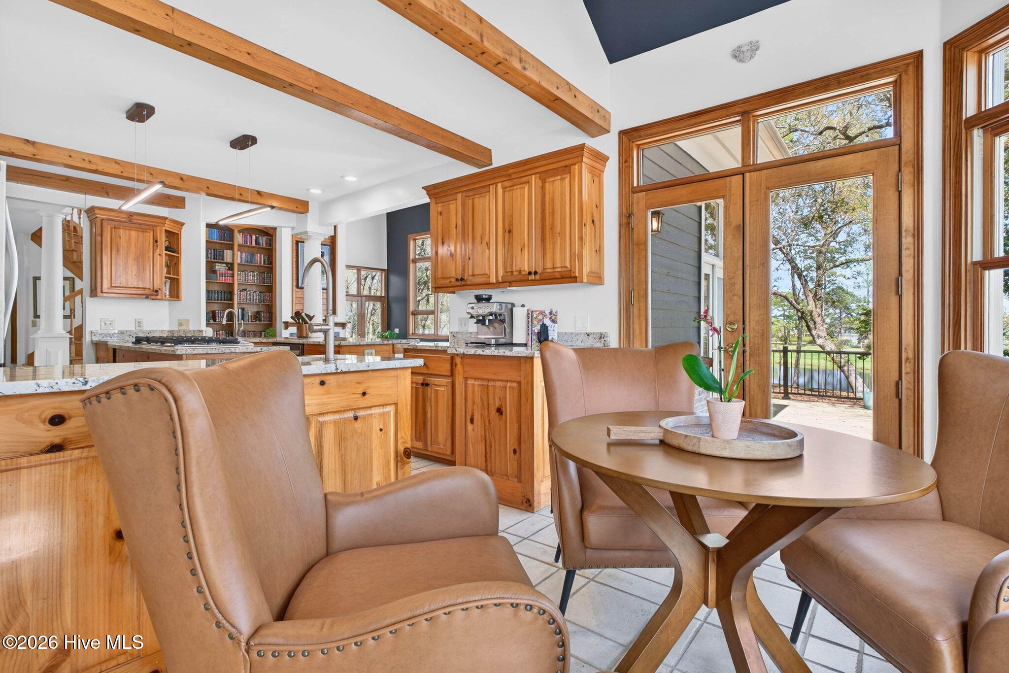 100564885 | Photo 32