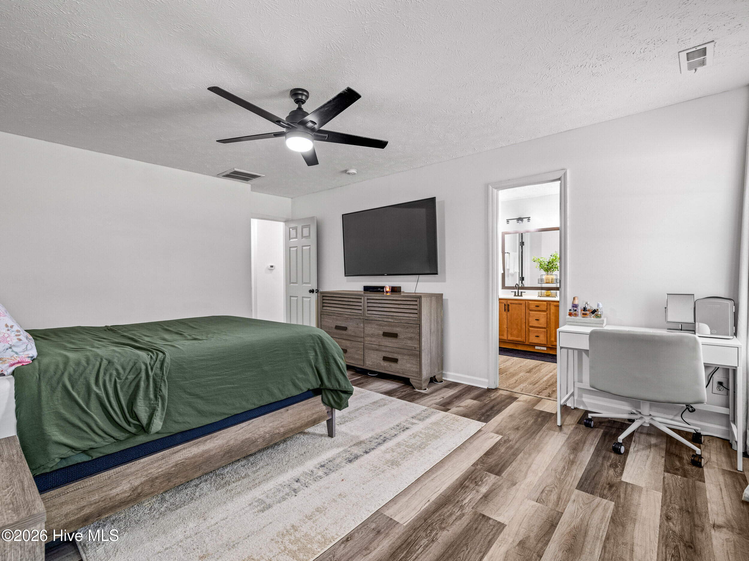 100554161 | Photo 34