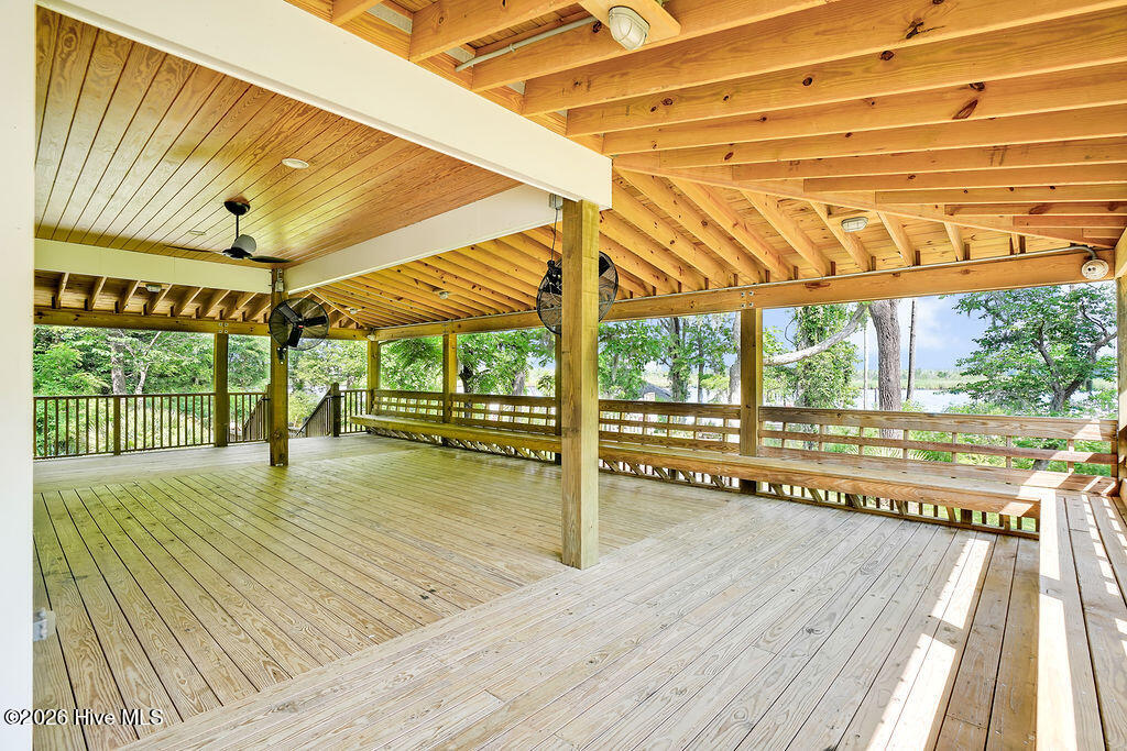 100549849 | Photo 64