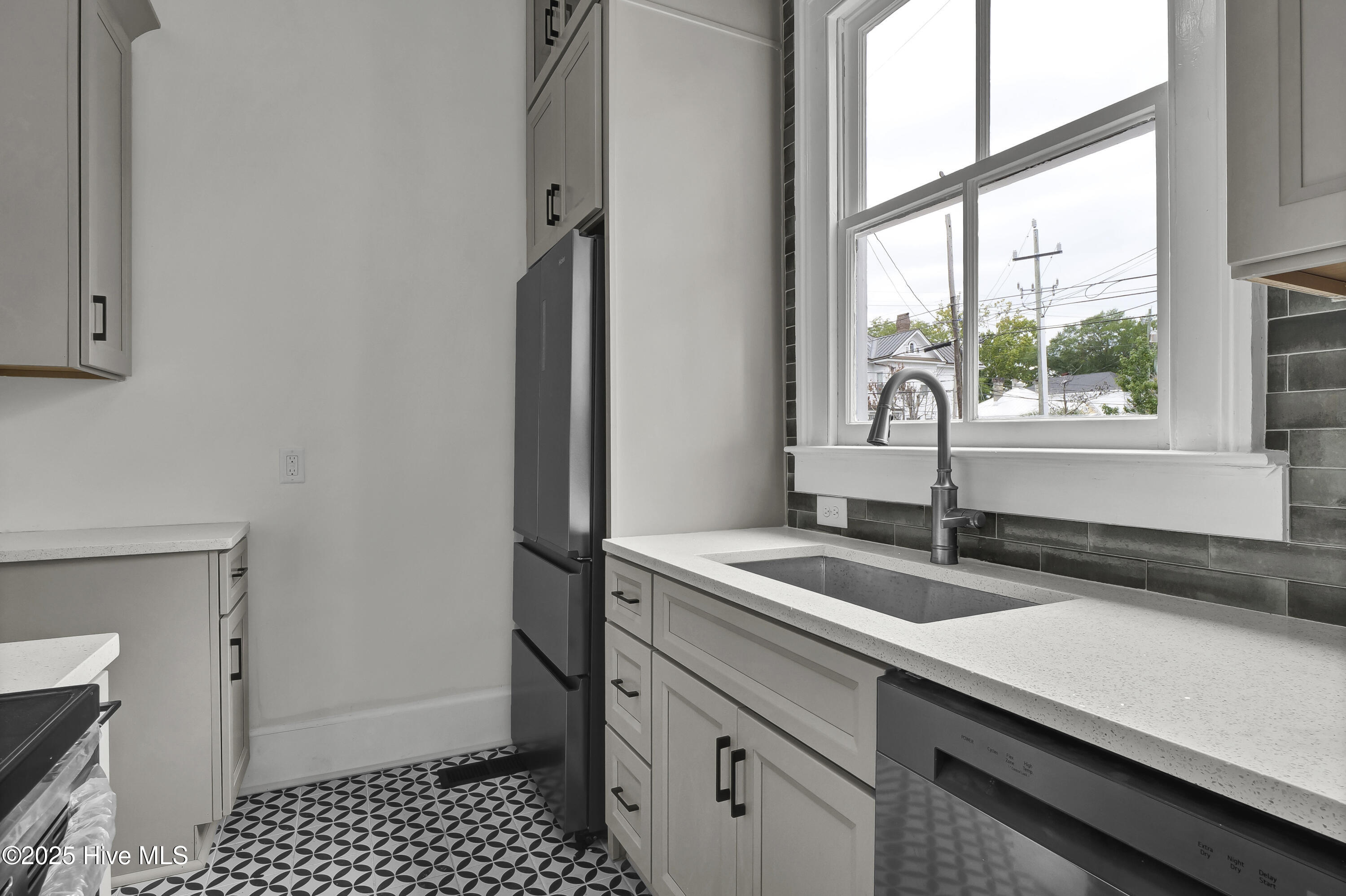 100529895 | Photo 20