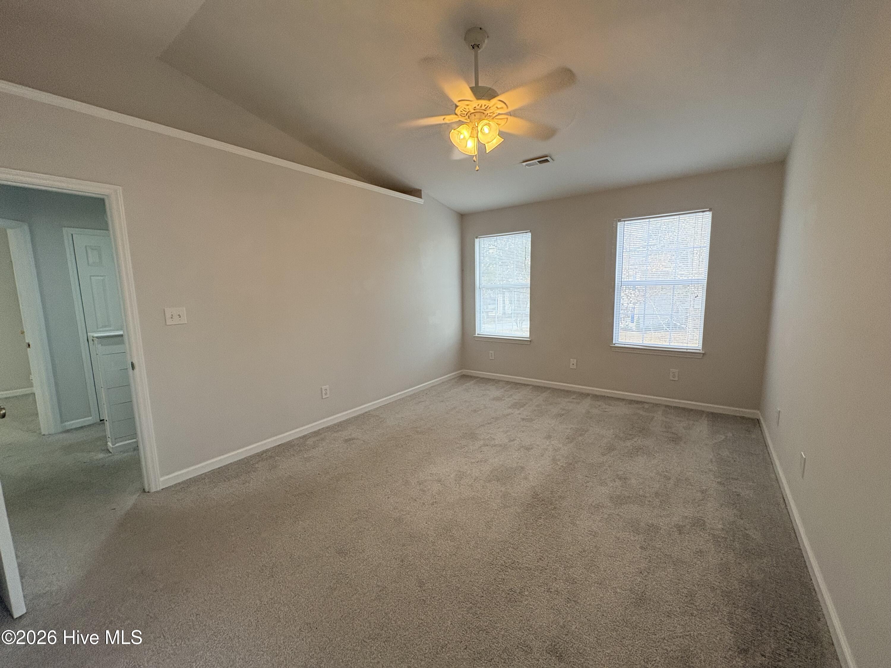 100537182 | Photo 18