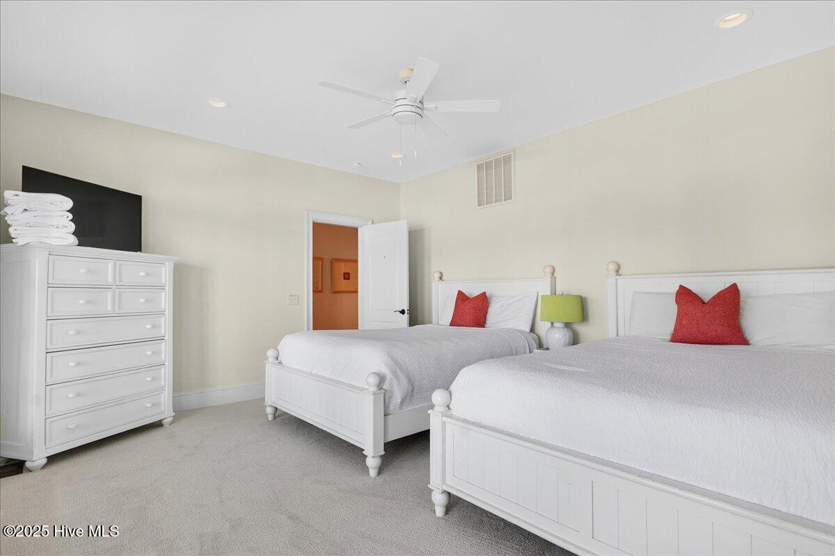 100540926 | Photo 45