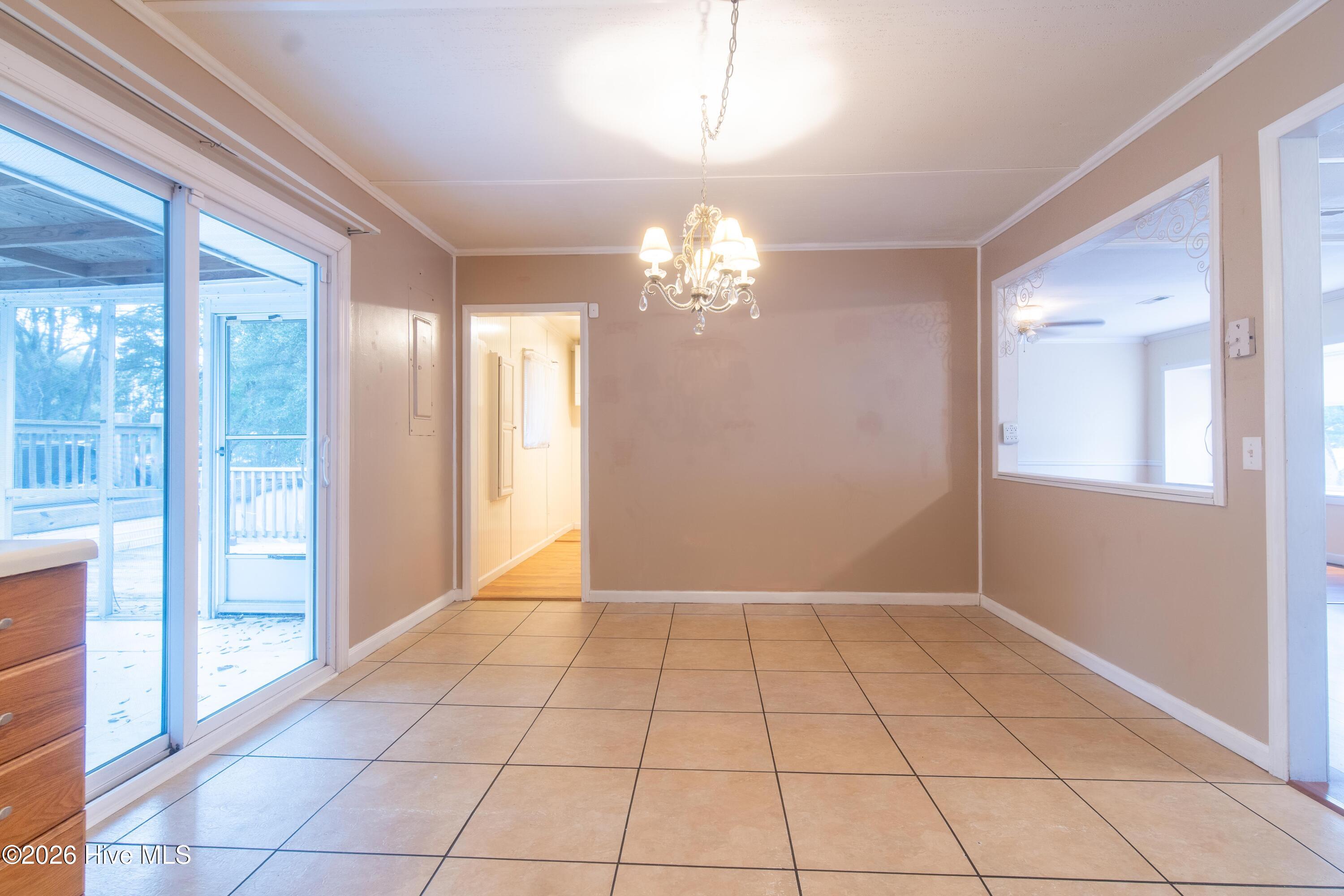 100557302 | Photo 14