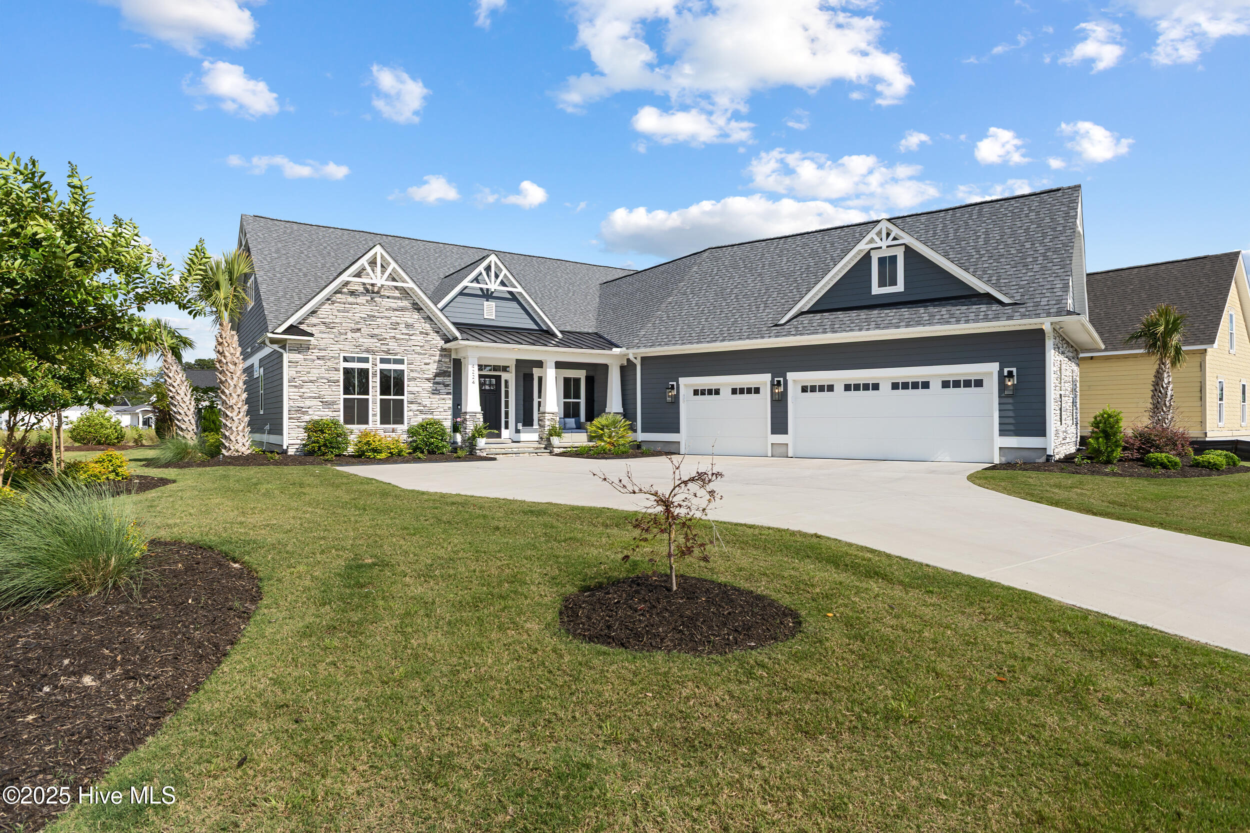 100550581 | Photo 77