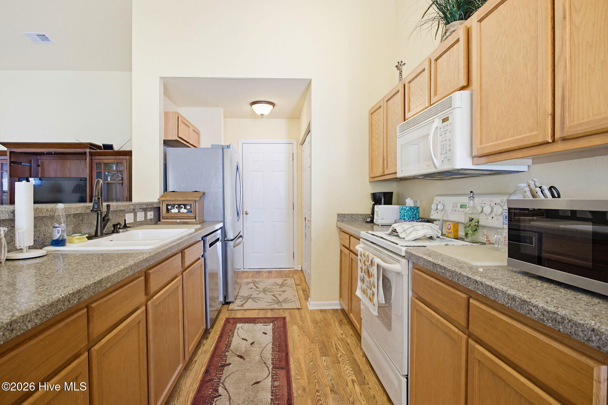 100569453 | Photo 11