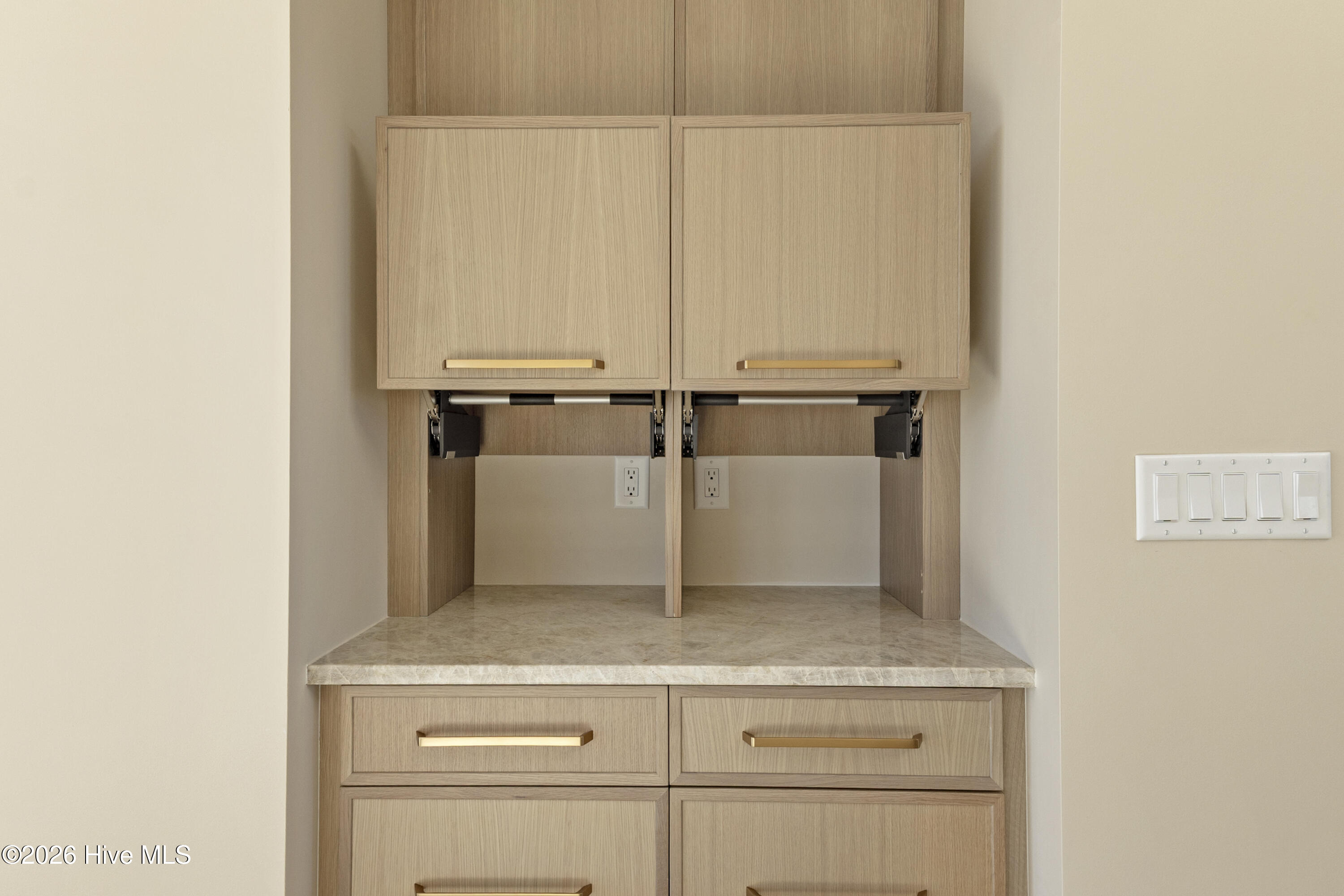 100551953 | Photo 32