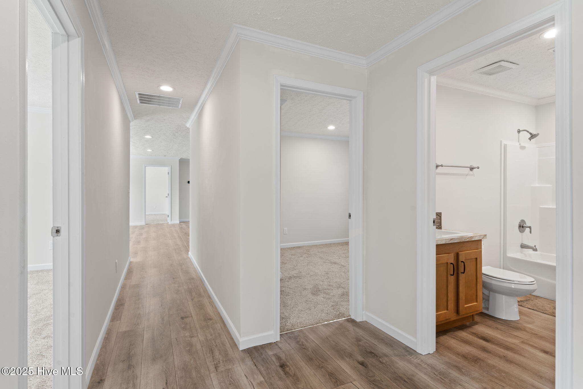 100558290 | Photo 32