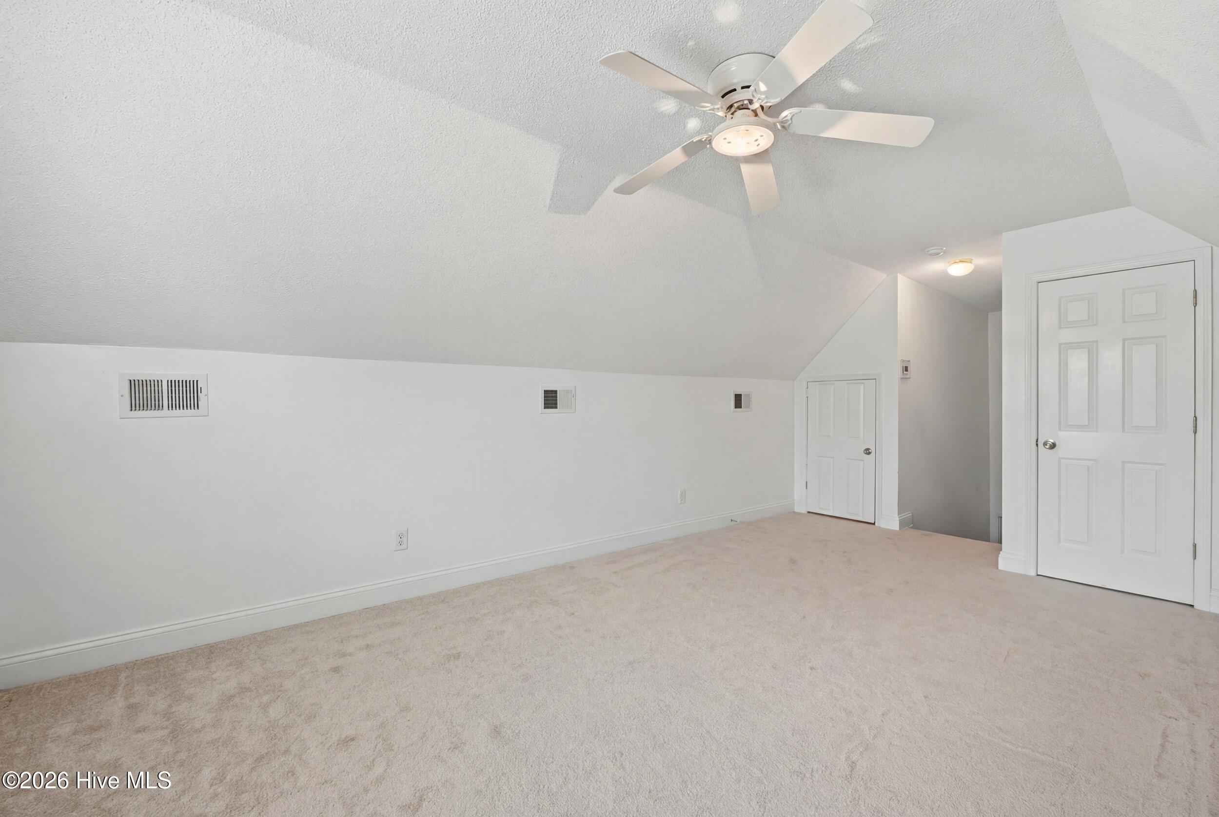 100565195 | Photo 28