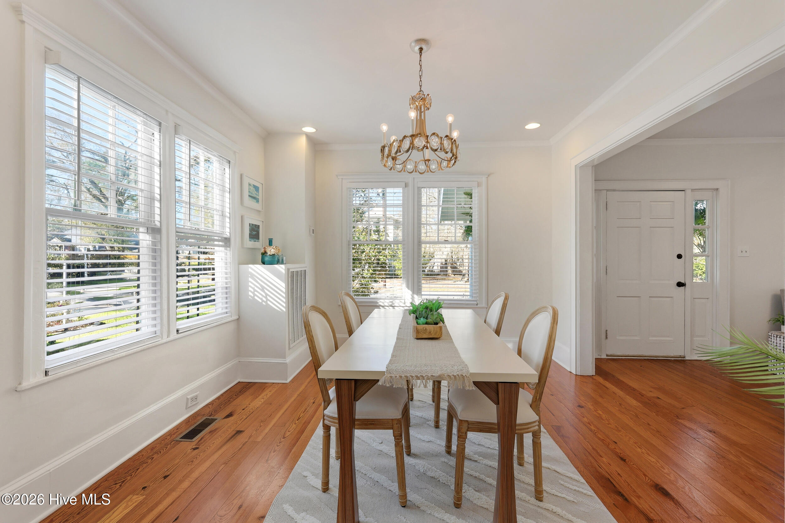 100562398 | Photo 11